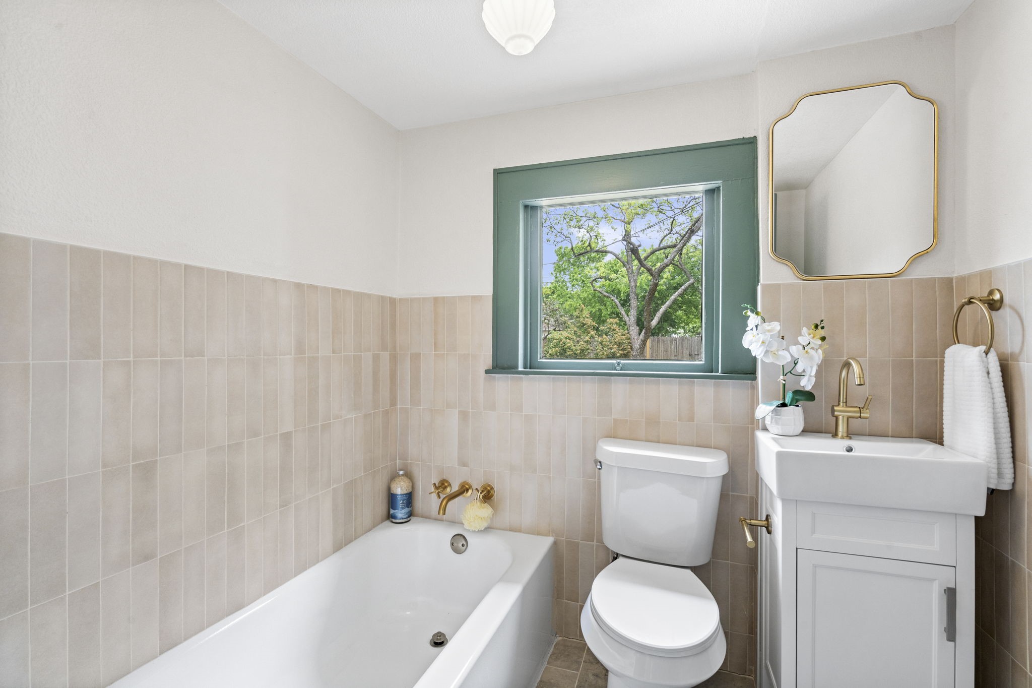 407 S Montclair Avenue