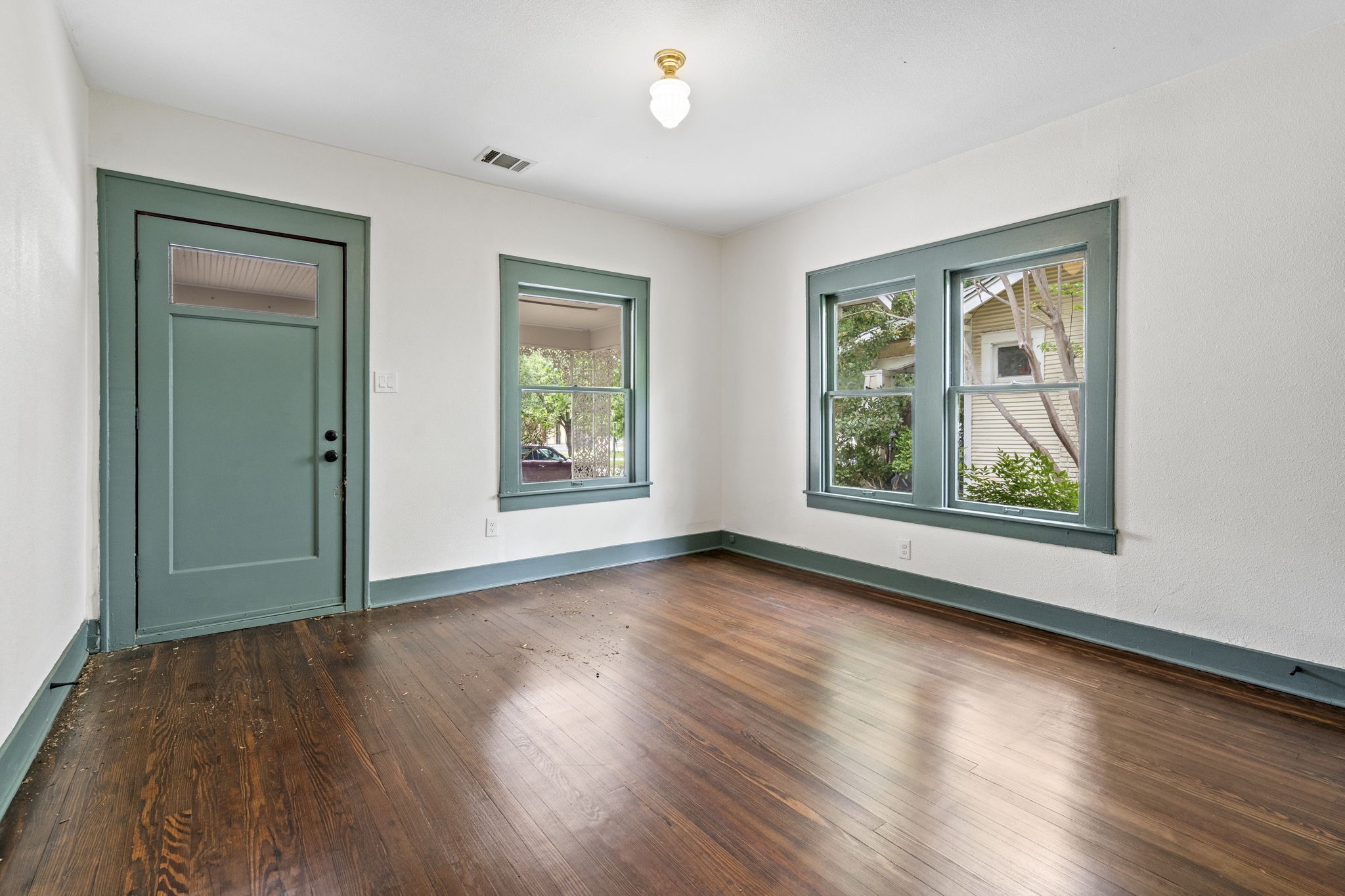 407 S Montclair Avenue