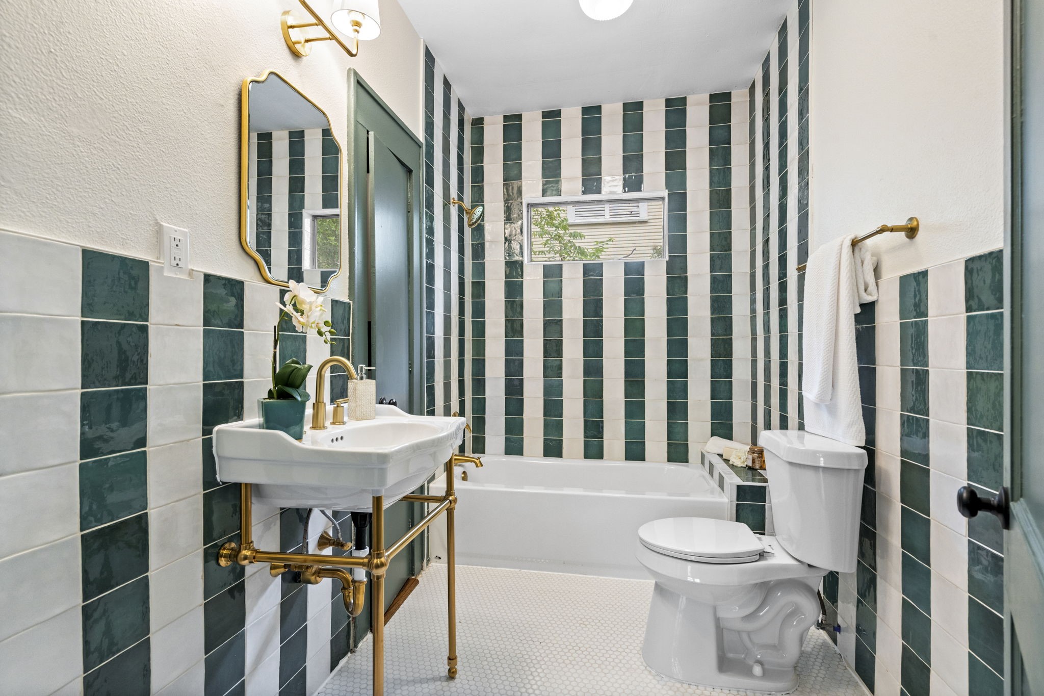 407 S Montclair Avenue