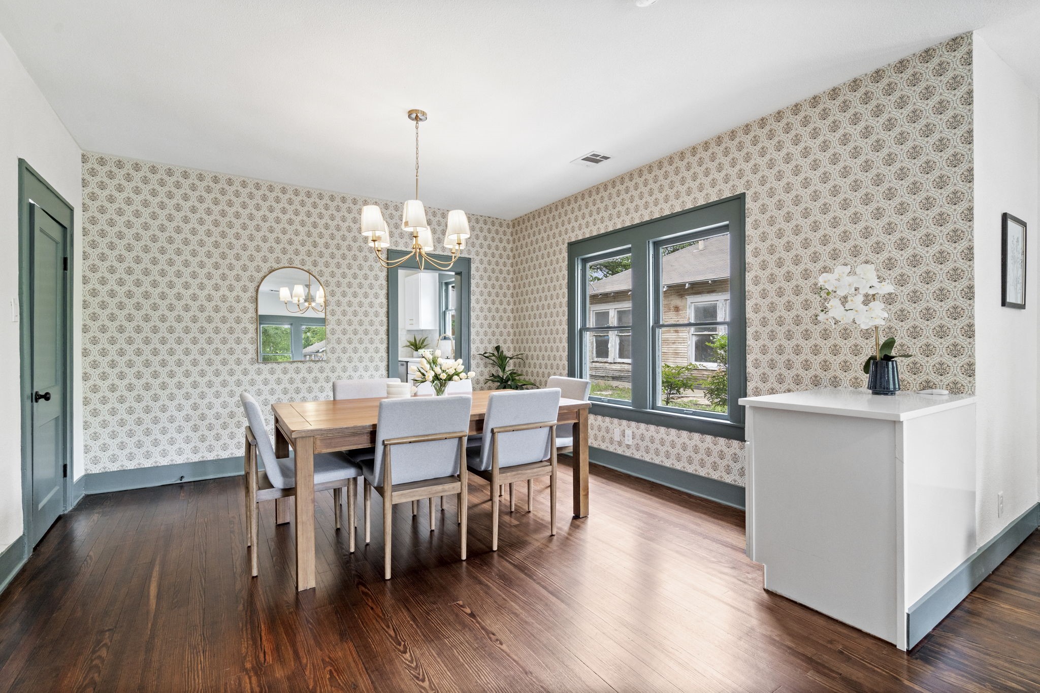 407 S Montclair Avenue