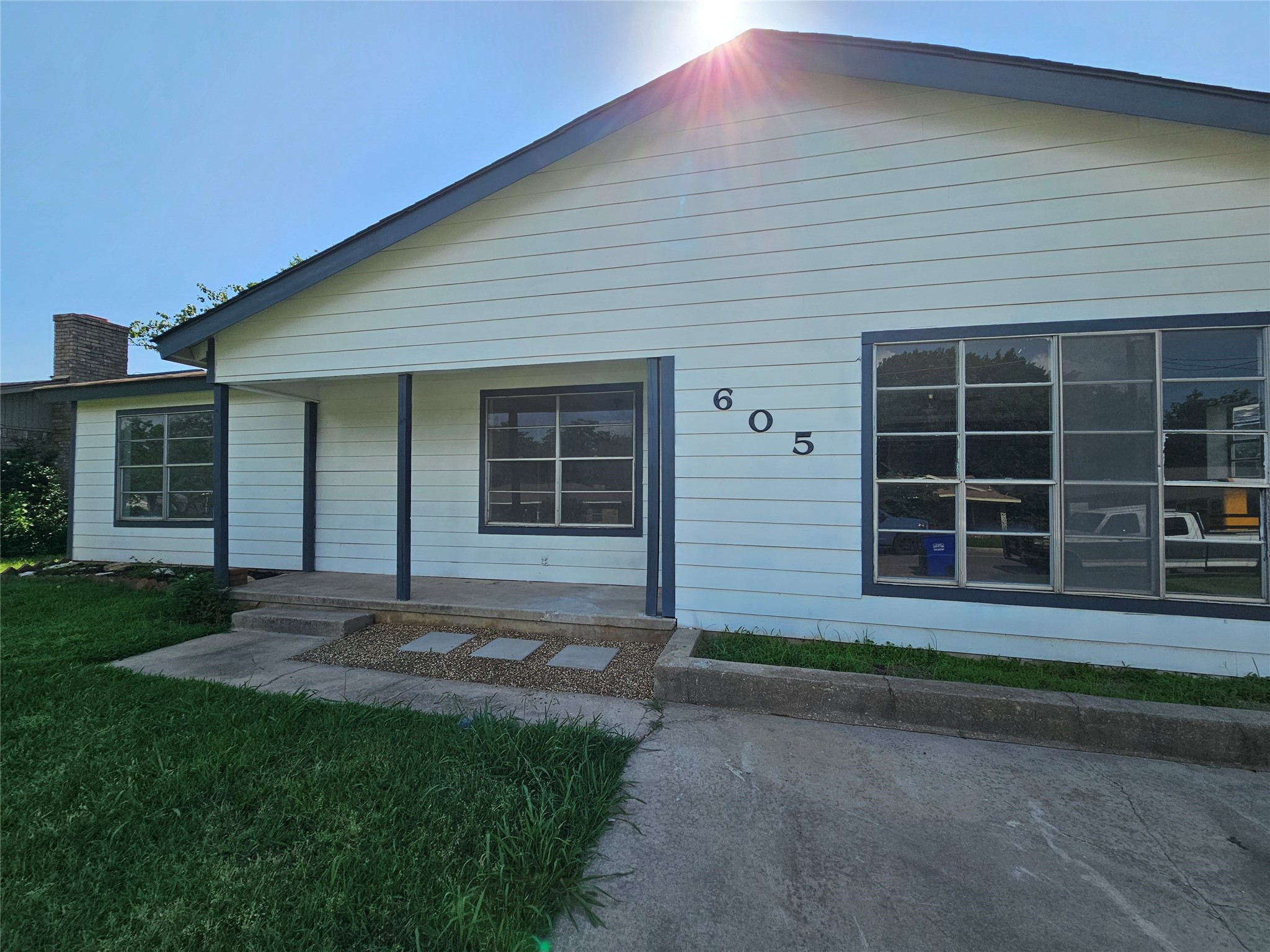 605 White Street