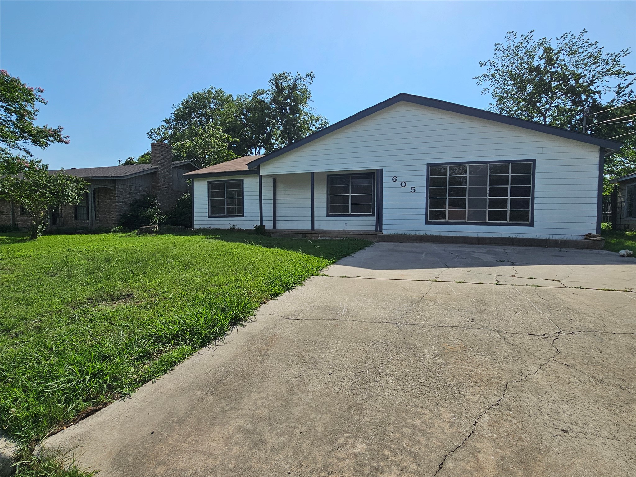 605 White Street
