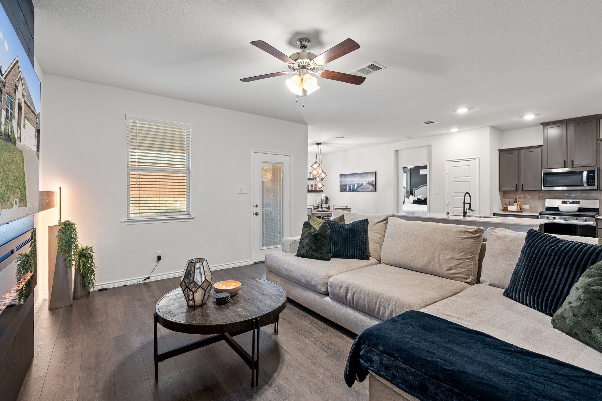 3312 Macaw Road