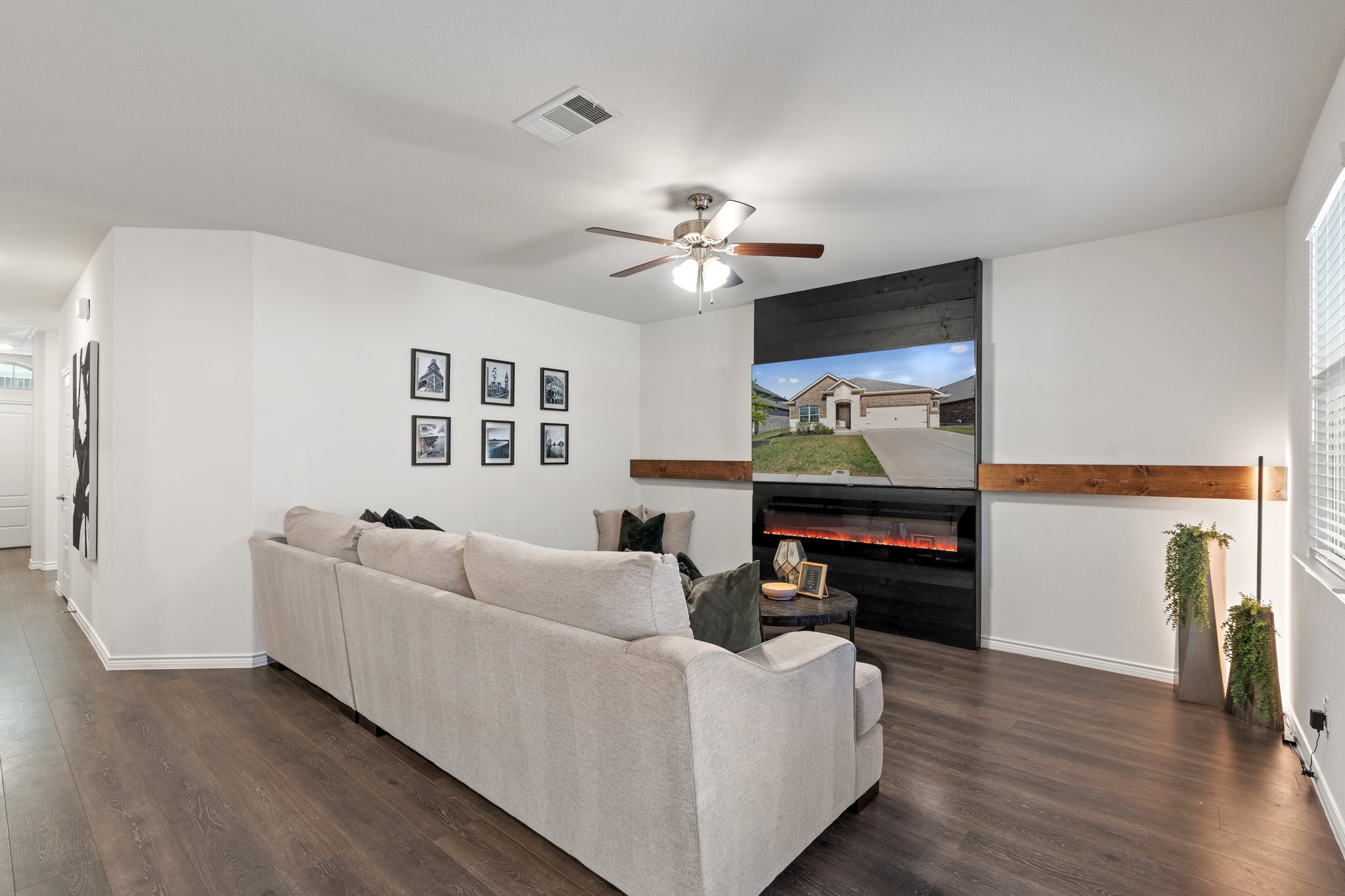 3312 Macaw Road