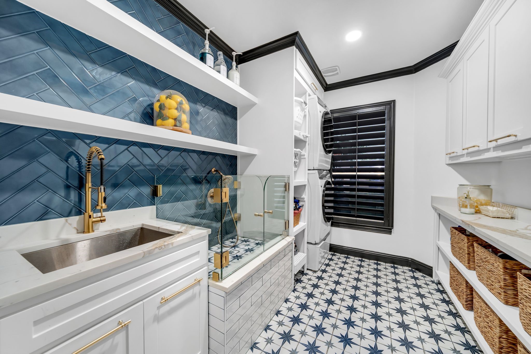 2600 Lakeview Court