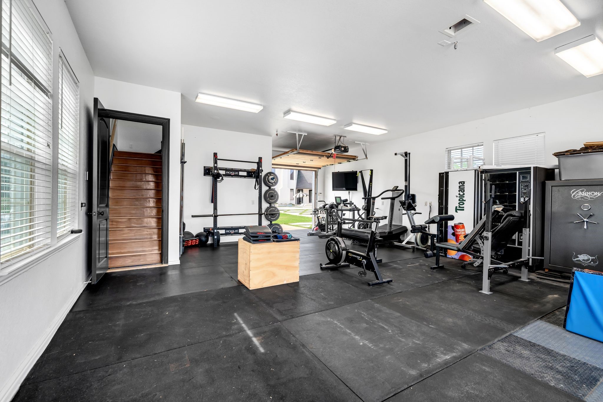 2600 Lakeview Court