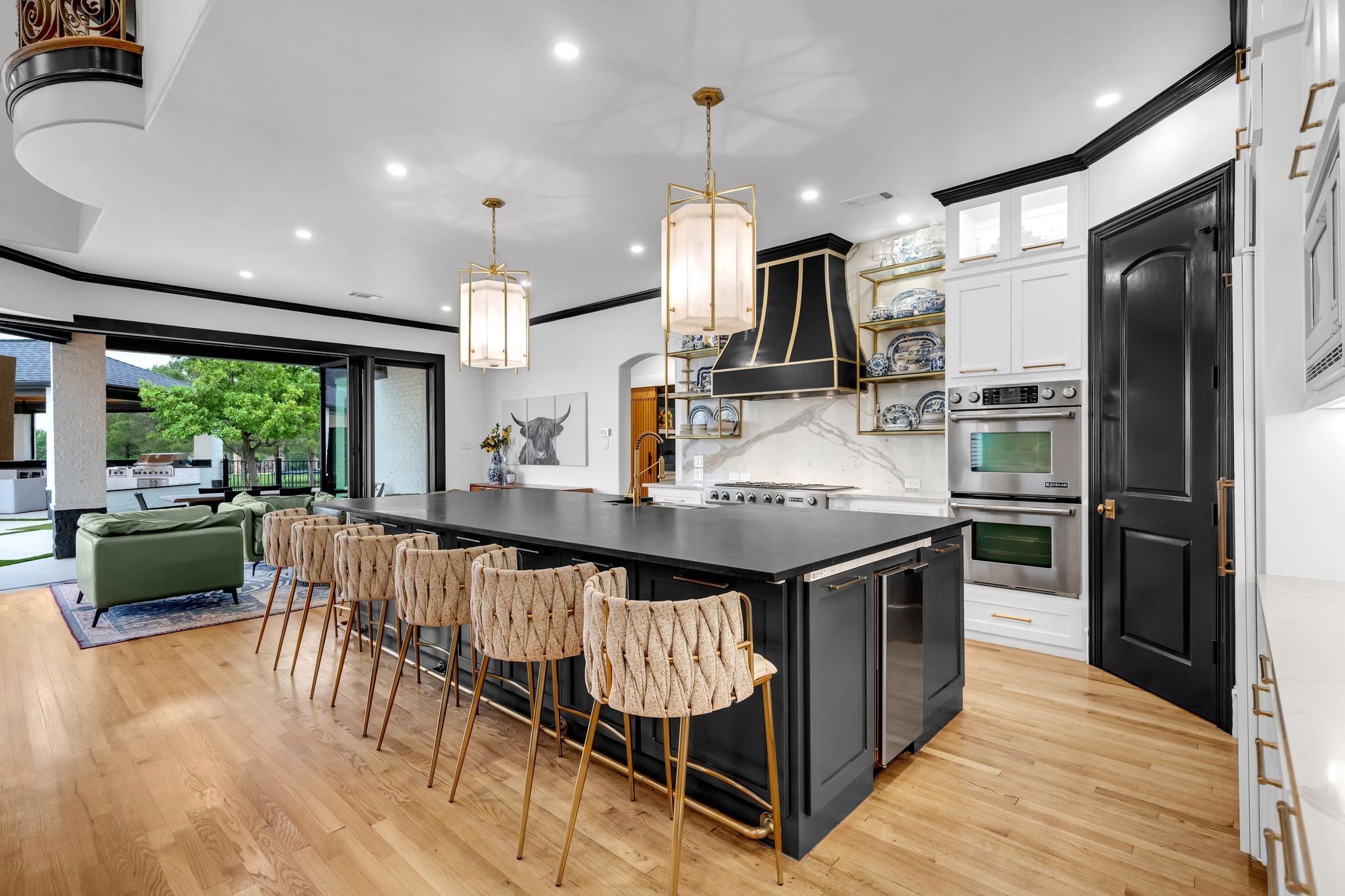 2600 Lakeview Court