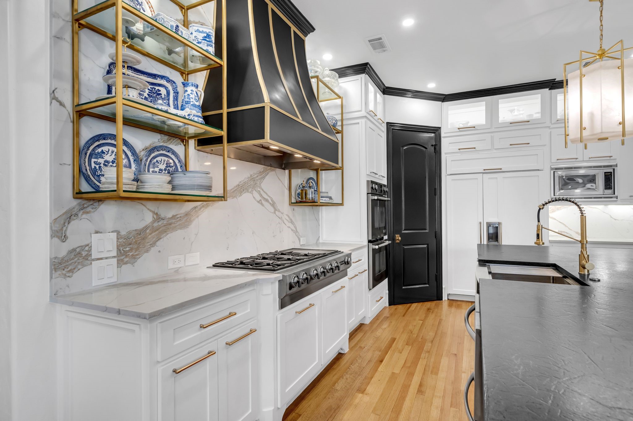 2600 Lakeview Court