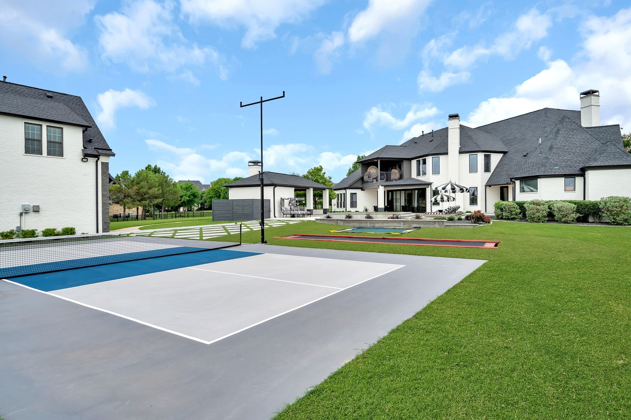 2600 Lakeview Court