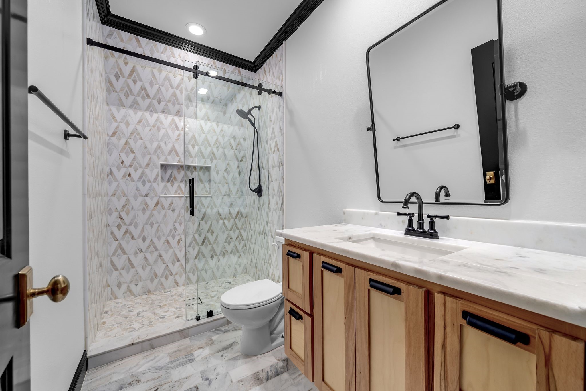 2600 Lakeview Court