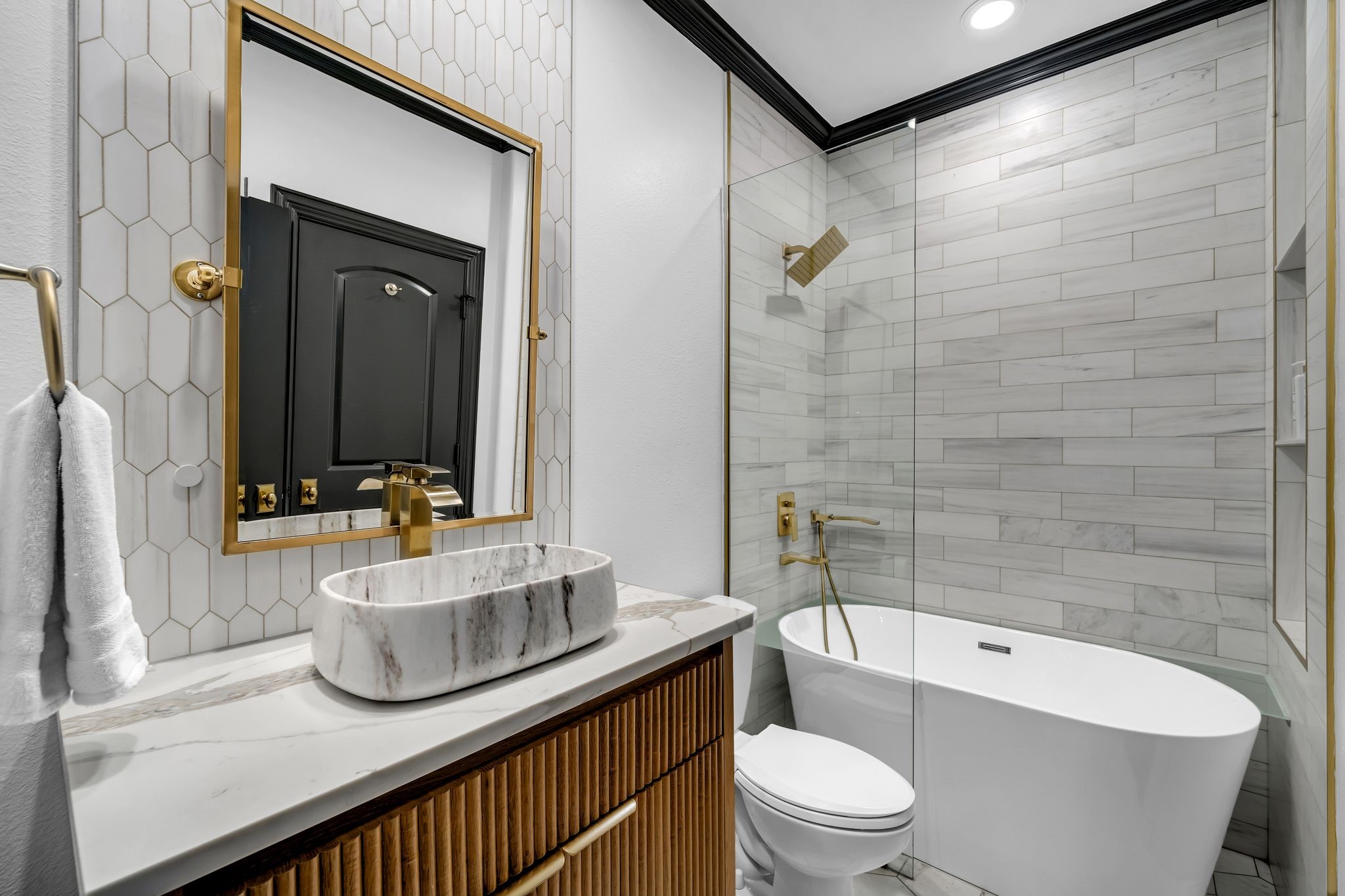 2600 Lakeview Court