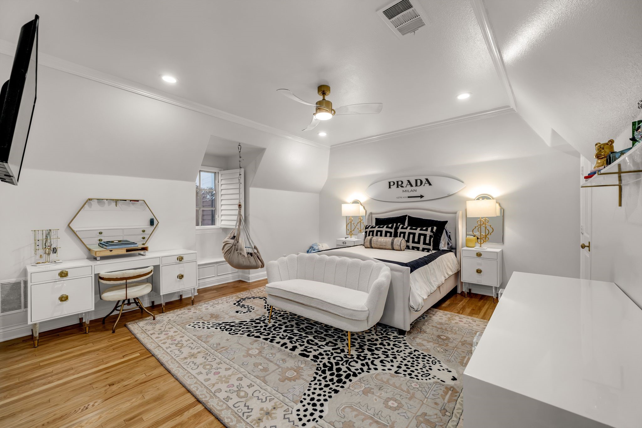 2600 Lakeview Court