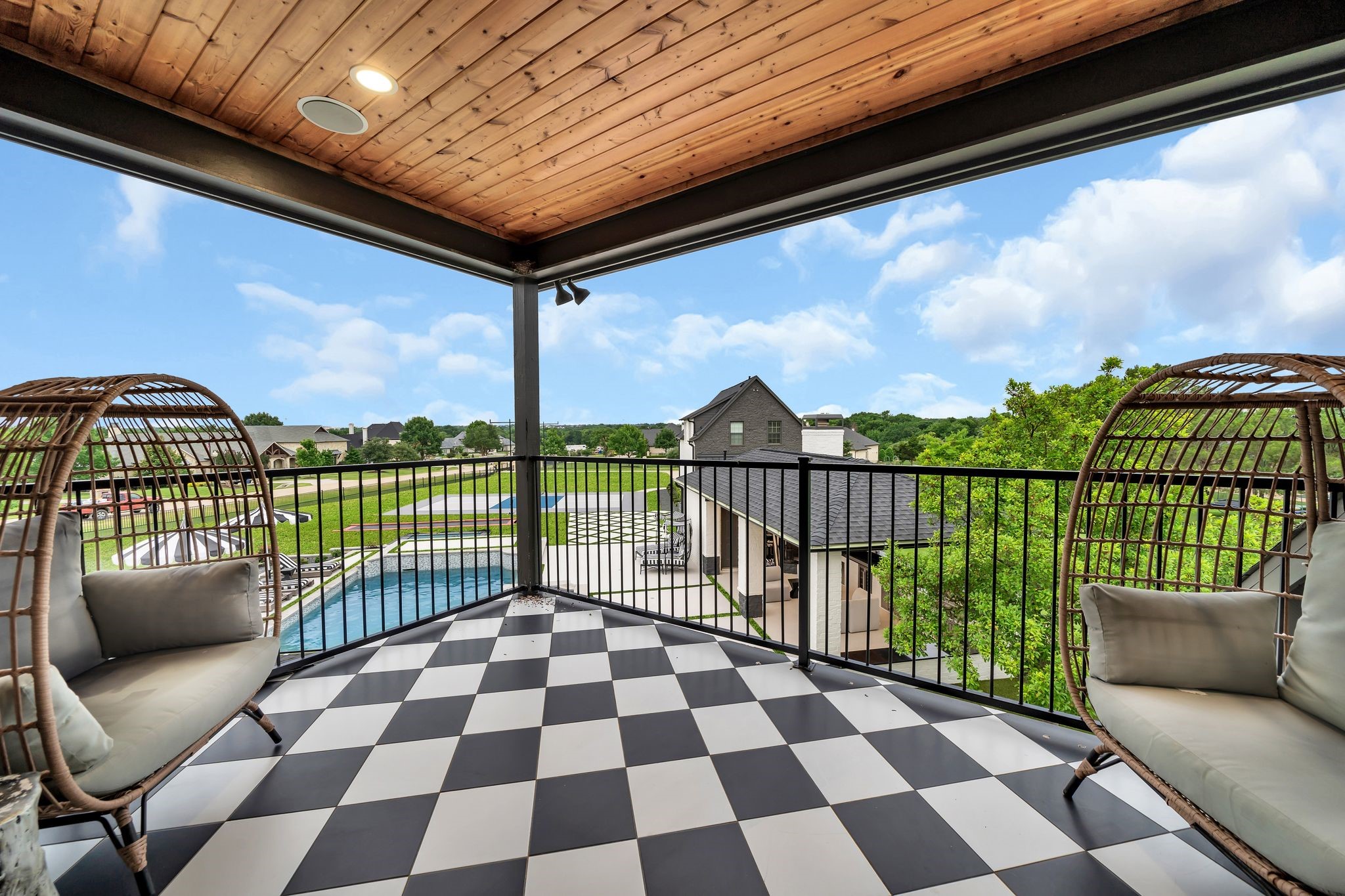 2600 Lakeview Court