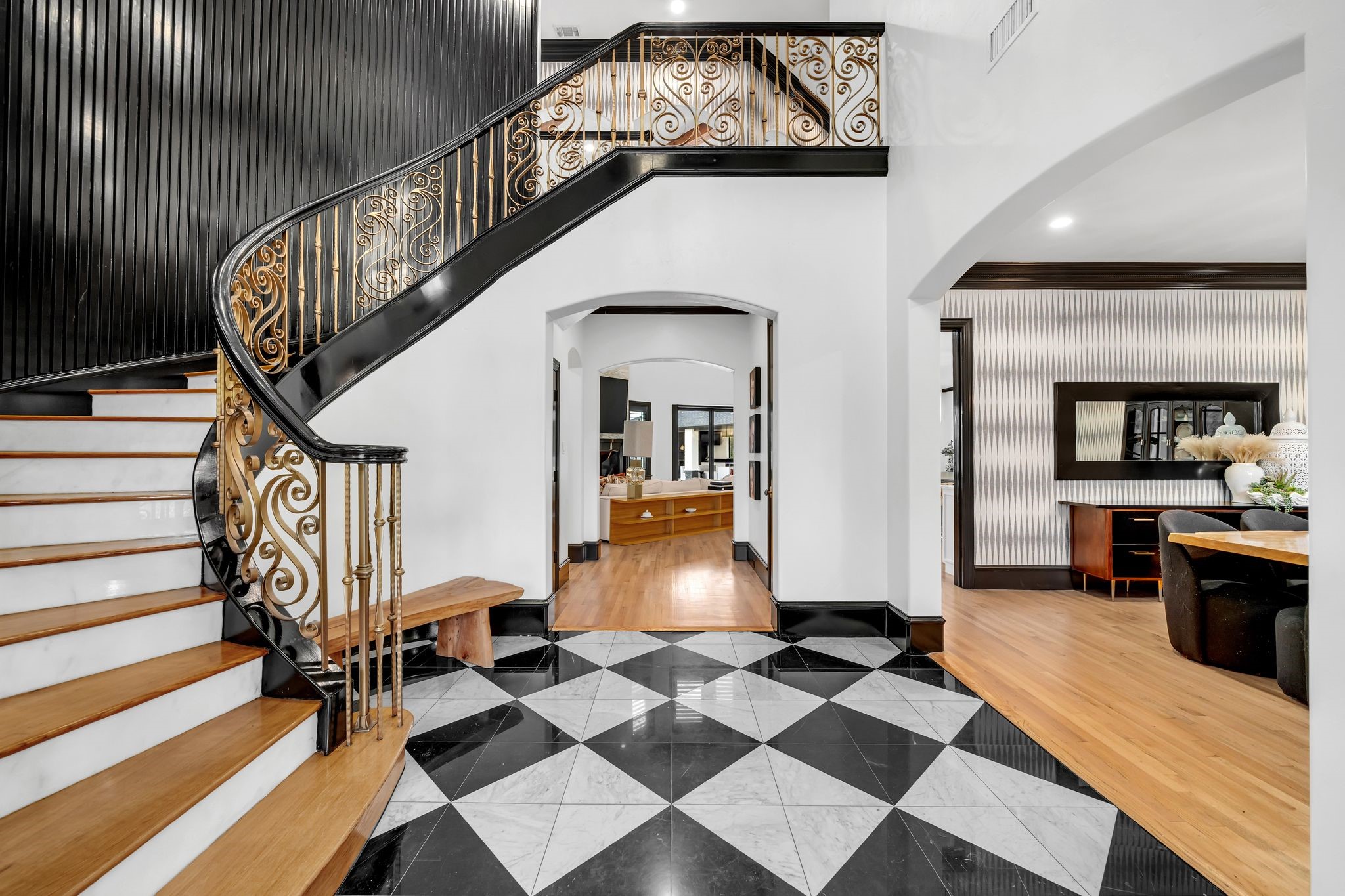 2600 Lakeview Court