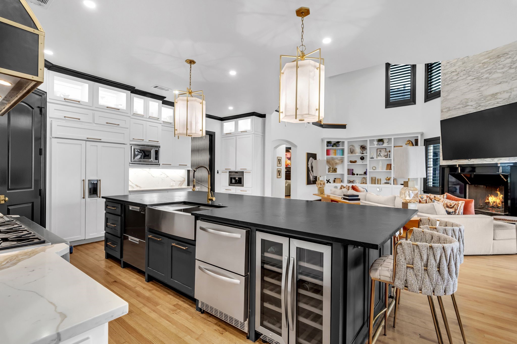 2600 Lakeview Court