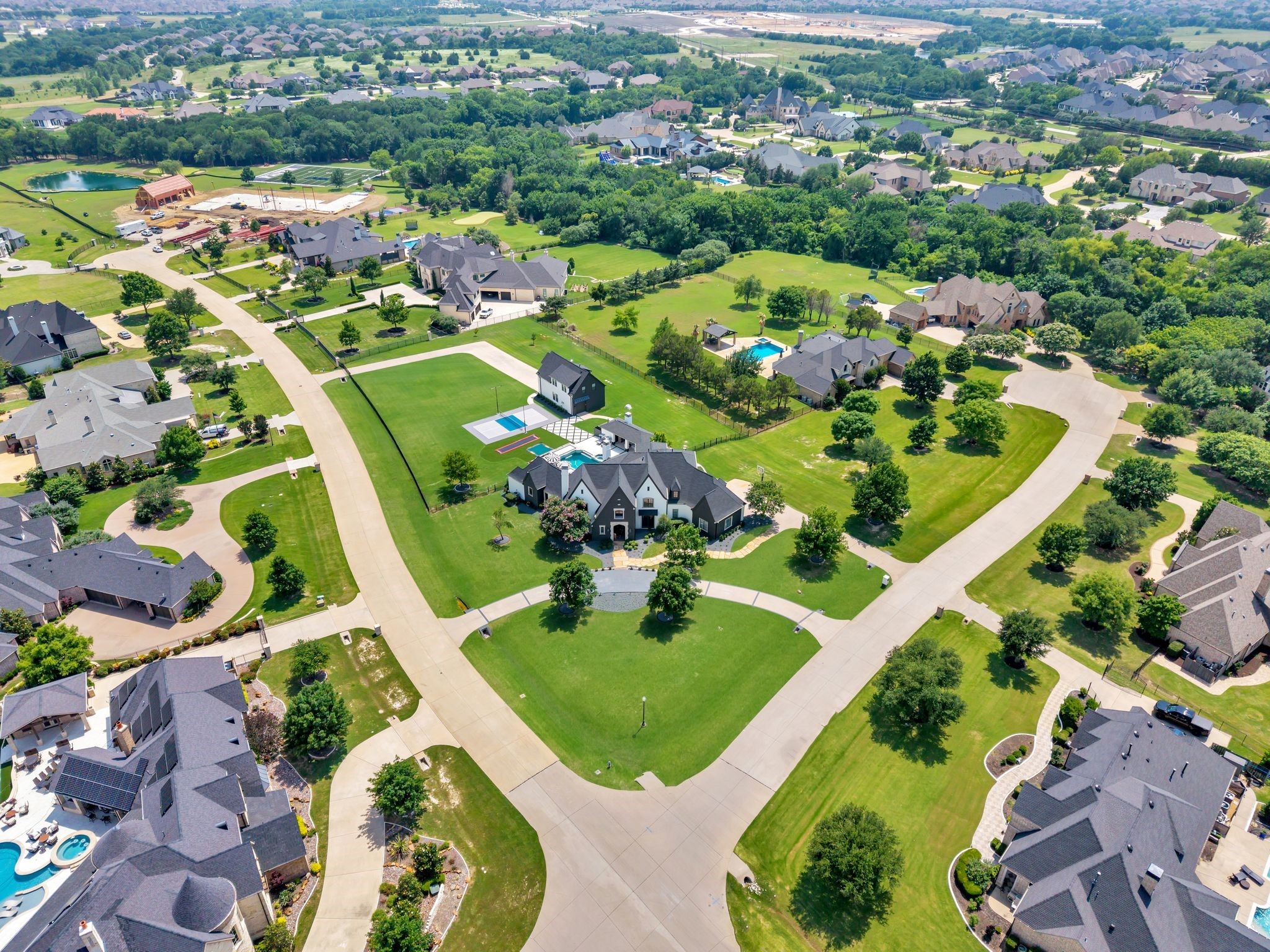 2600 Lakeview Court