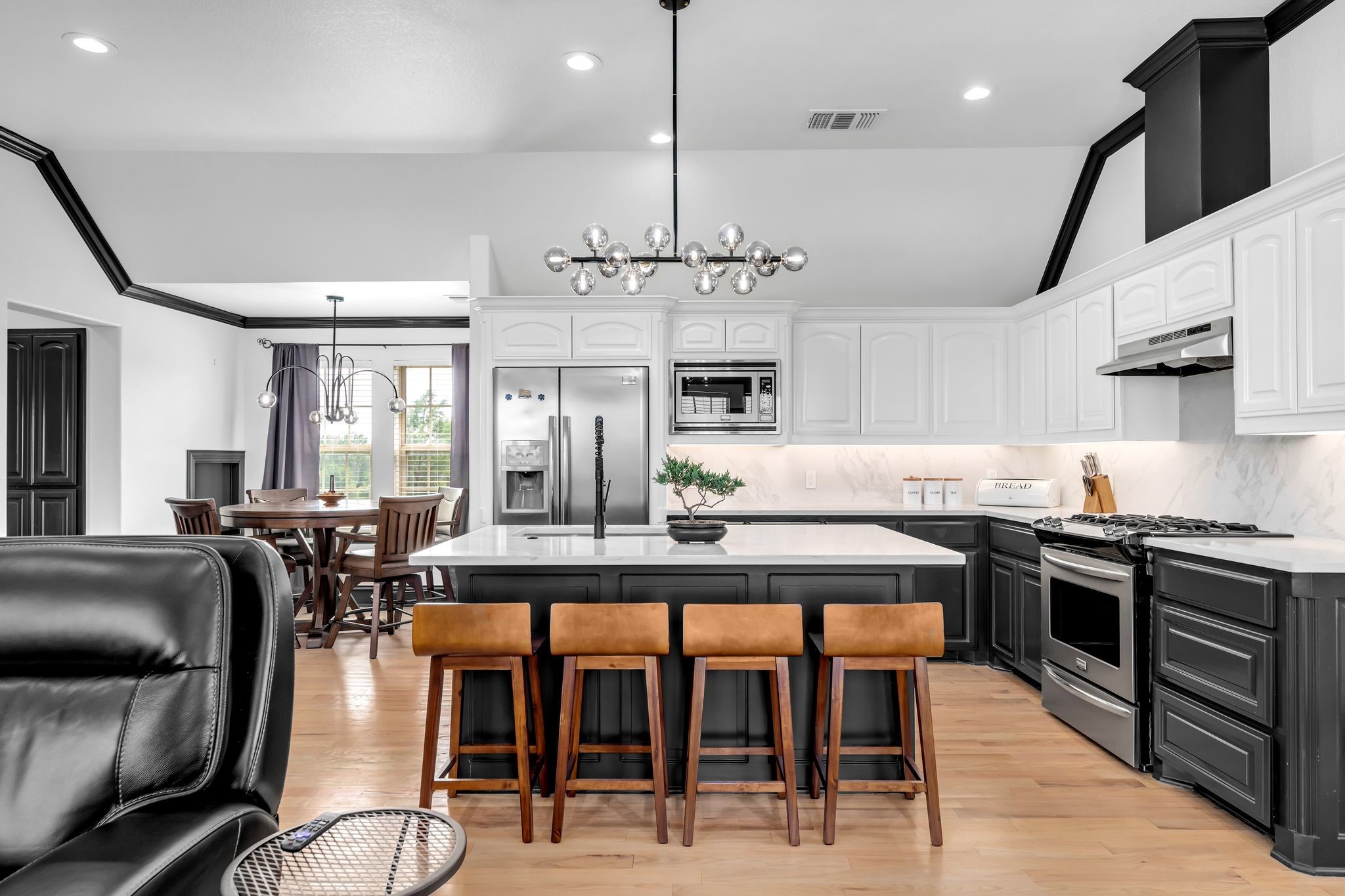 2600 Lakeview Court