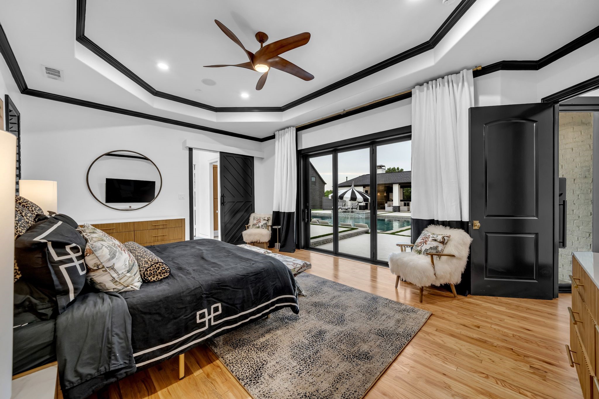 2600 Lakeview Court