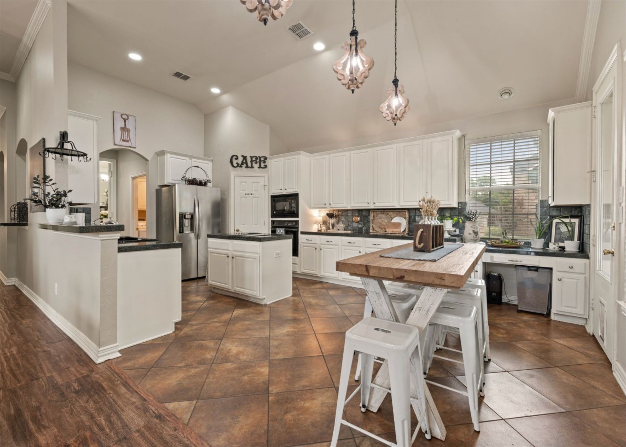 2541 Sir Tristram Lane