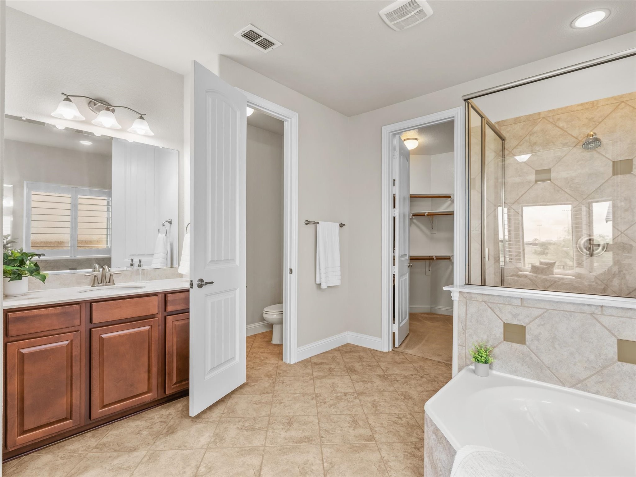 1221 Clearwater Drive