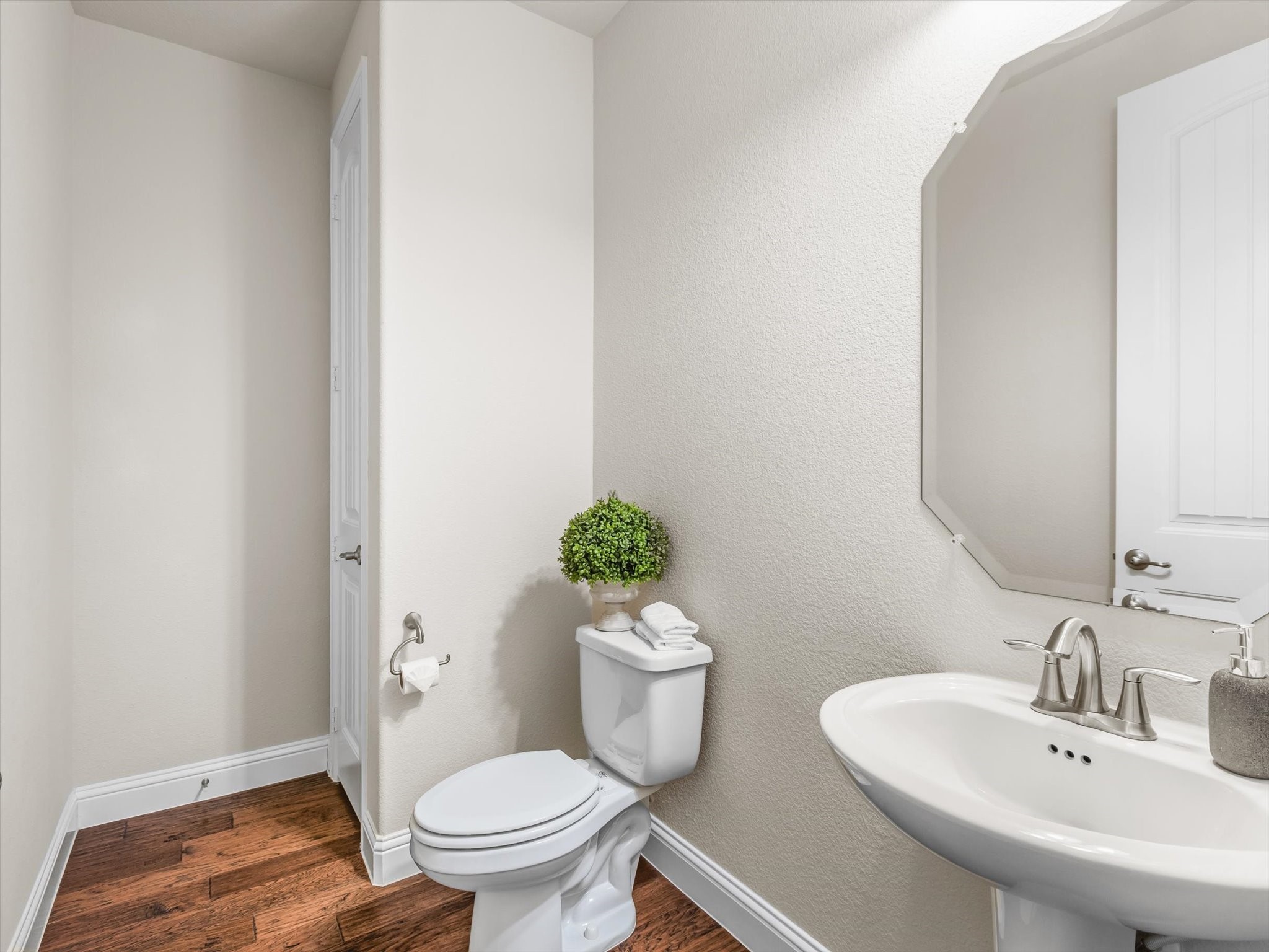 1221 Clearwater Drive