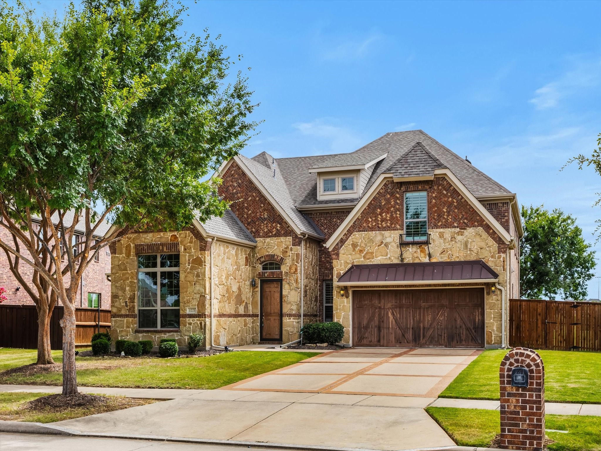 1221 Clearwater Drive