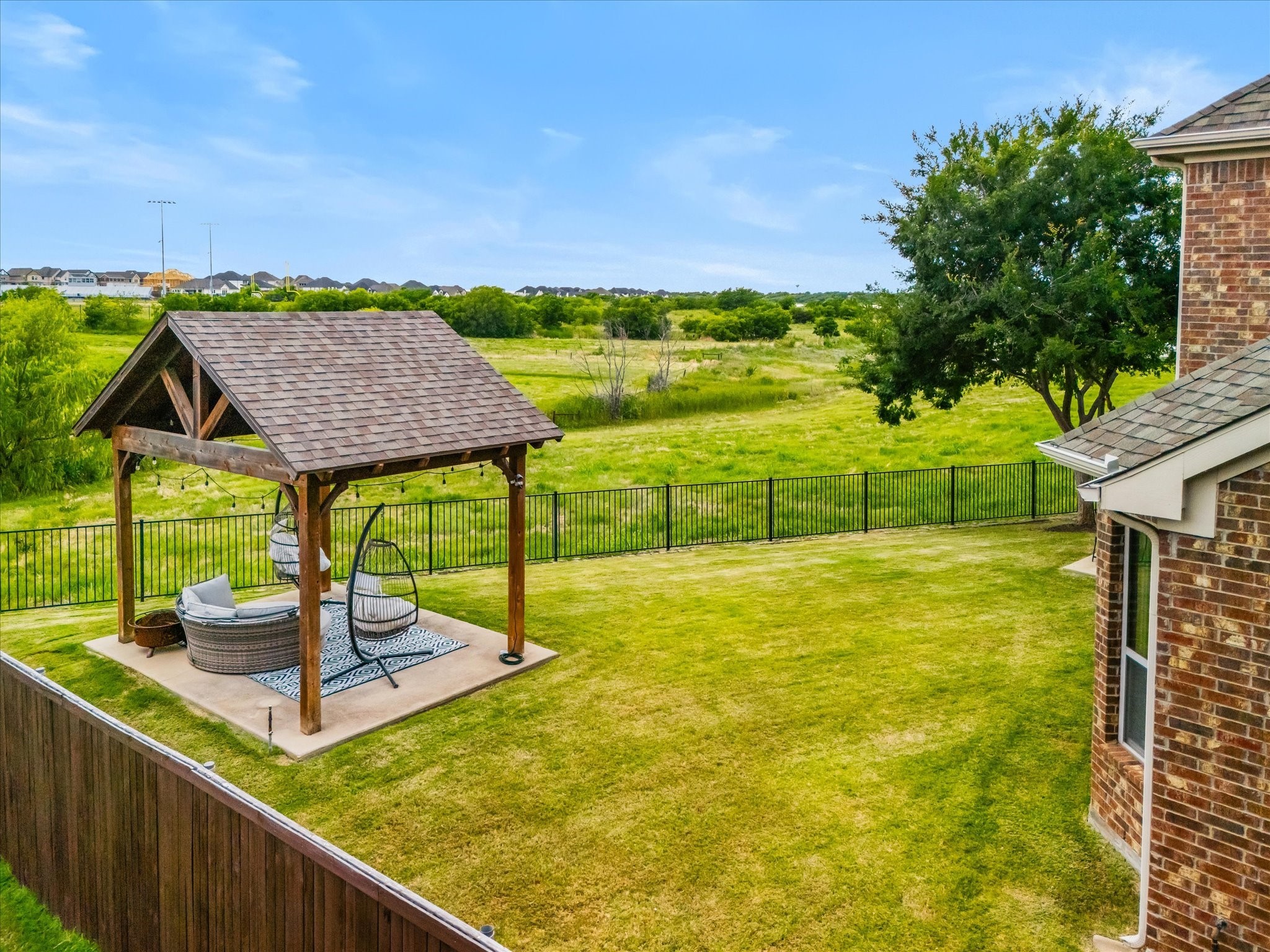 1221 Clearwater Drive