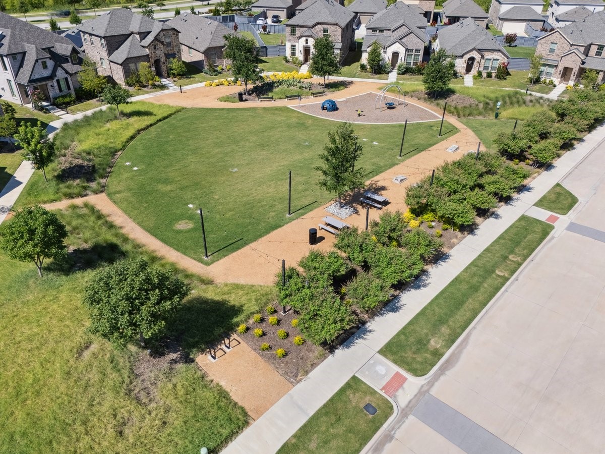1709 Meadow Trail Lane