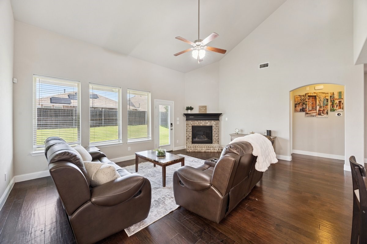 1709 Meadow Trail Lane