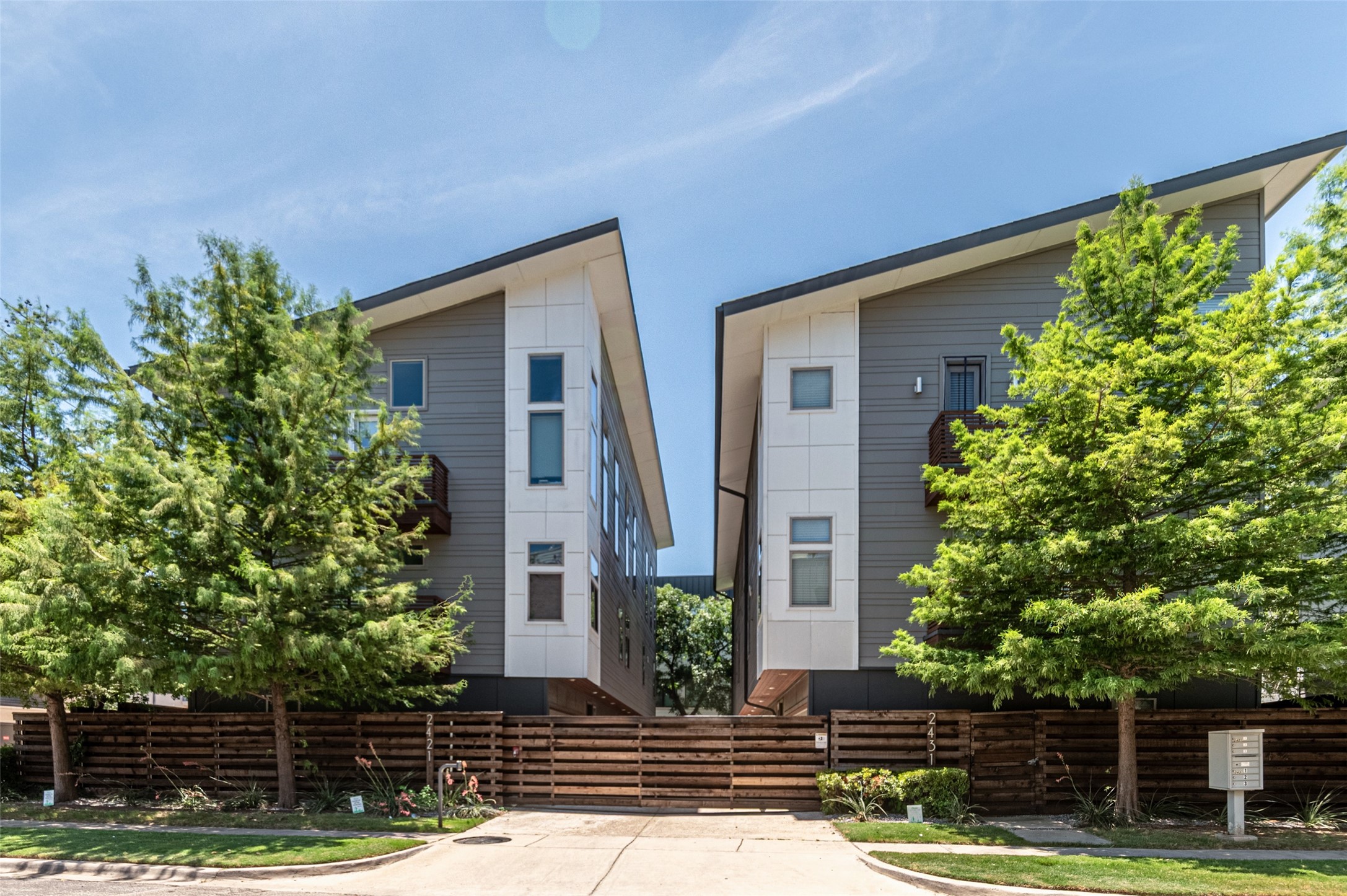 2421 N Garrett Avenue 3