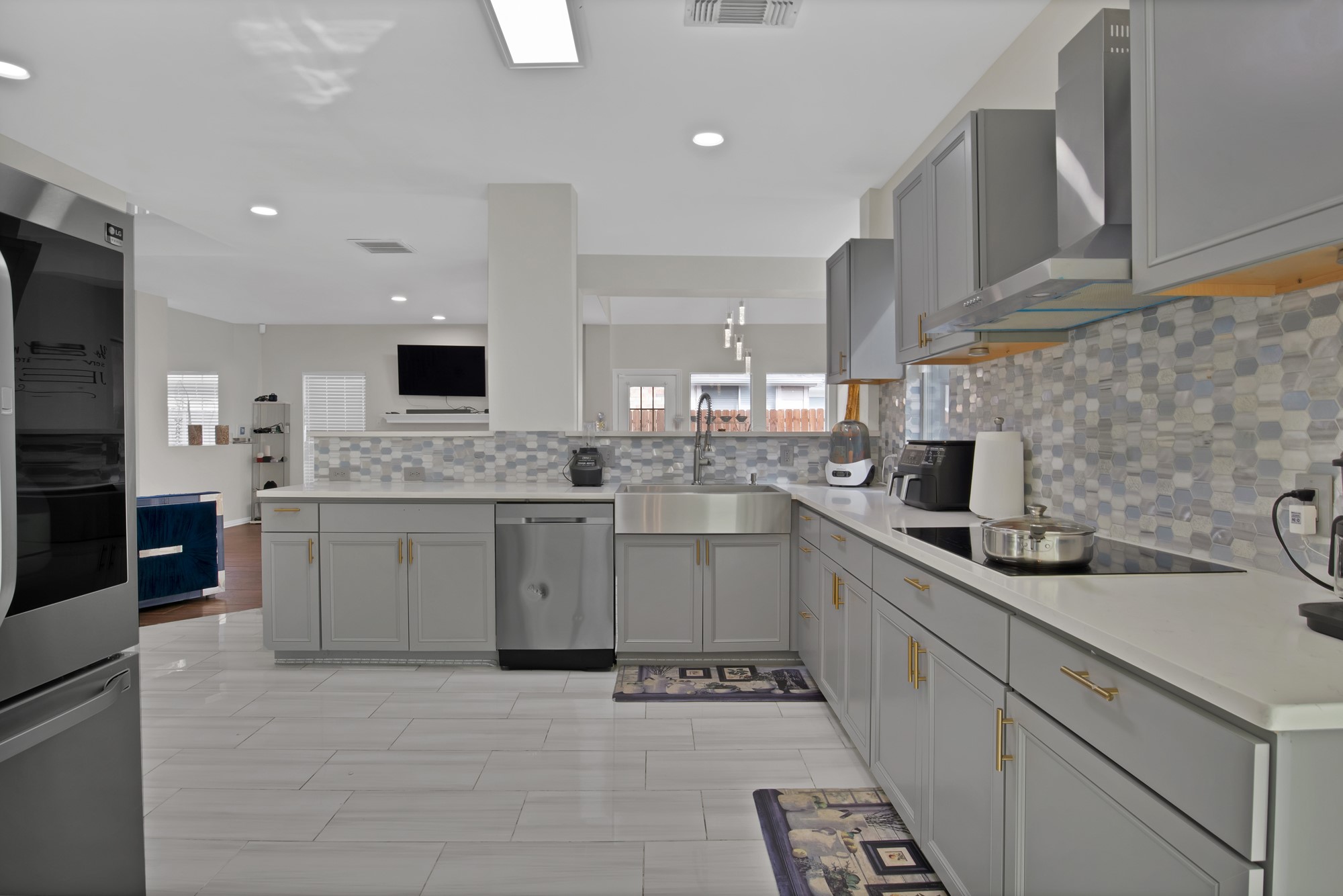 5809 gloucester Court