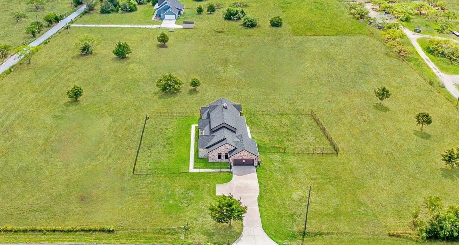 737 Sabine Creek Road