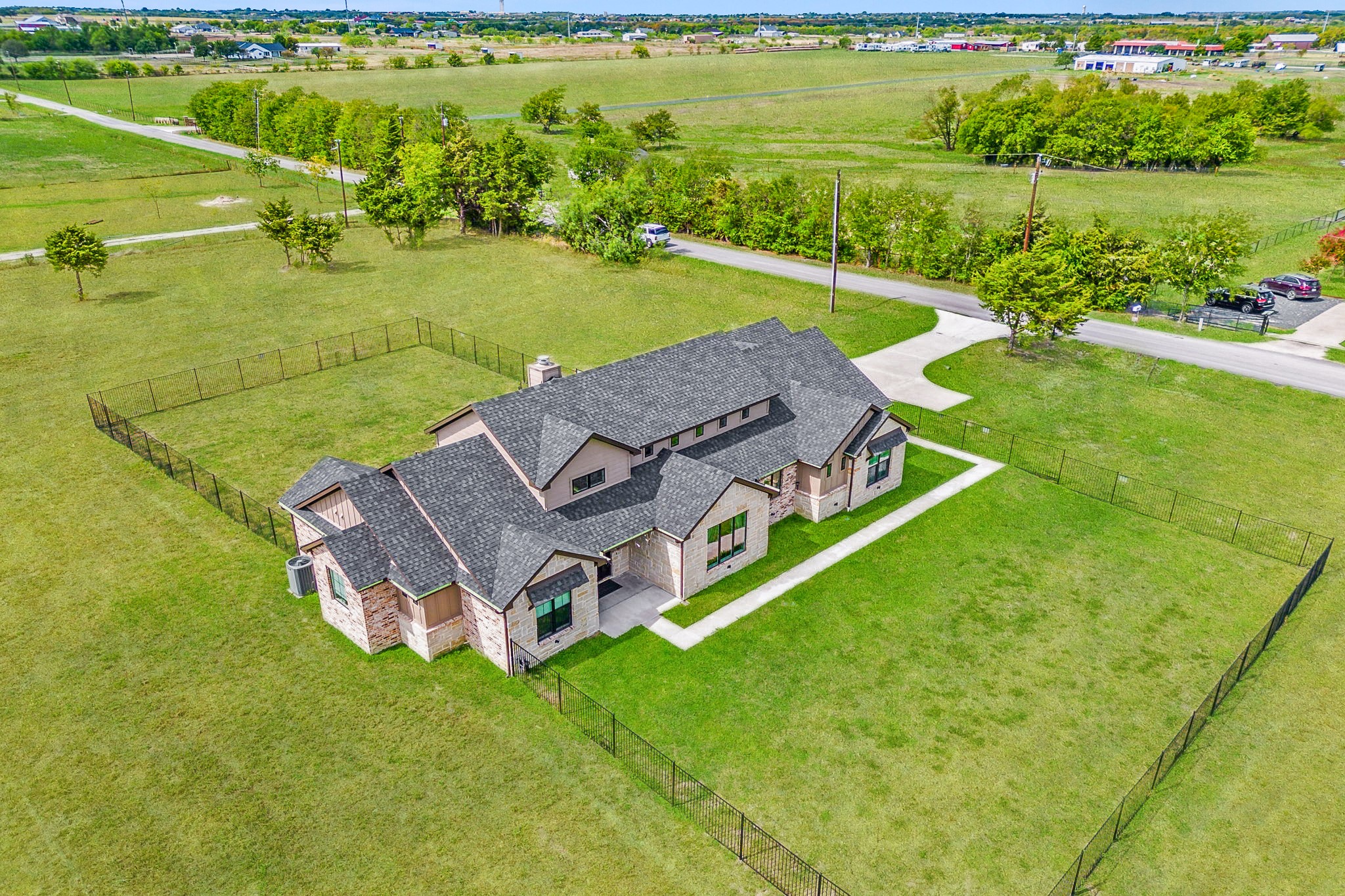 737 Sabine Creek Road