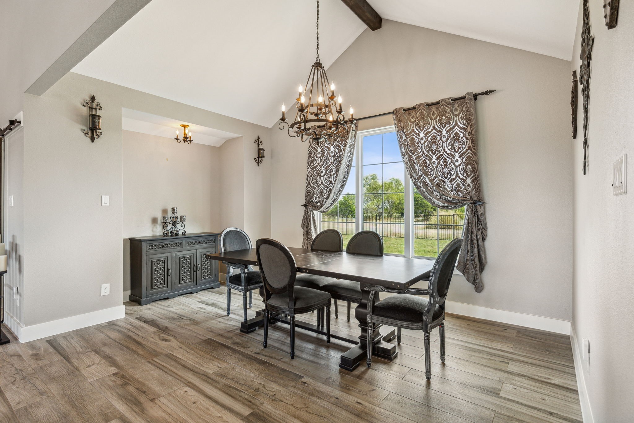 737 Sabine Creek Road