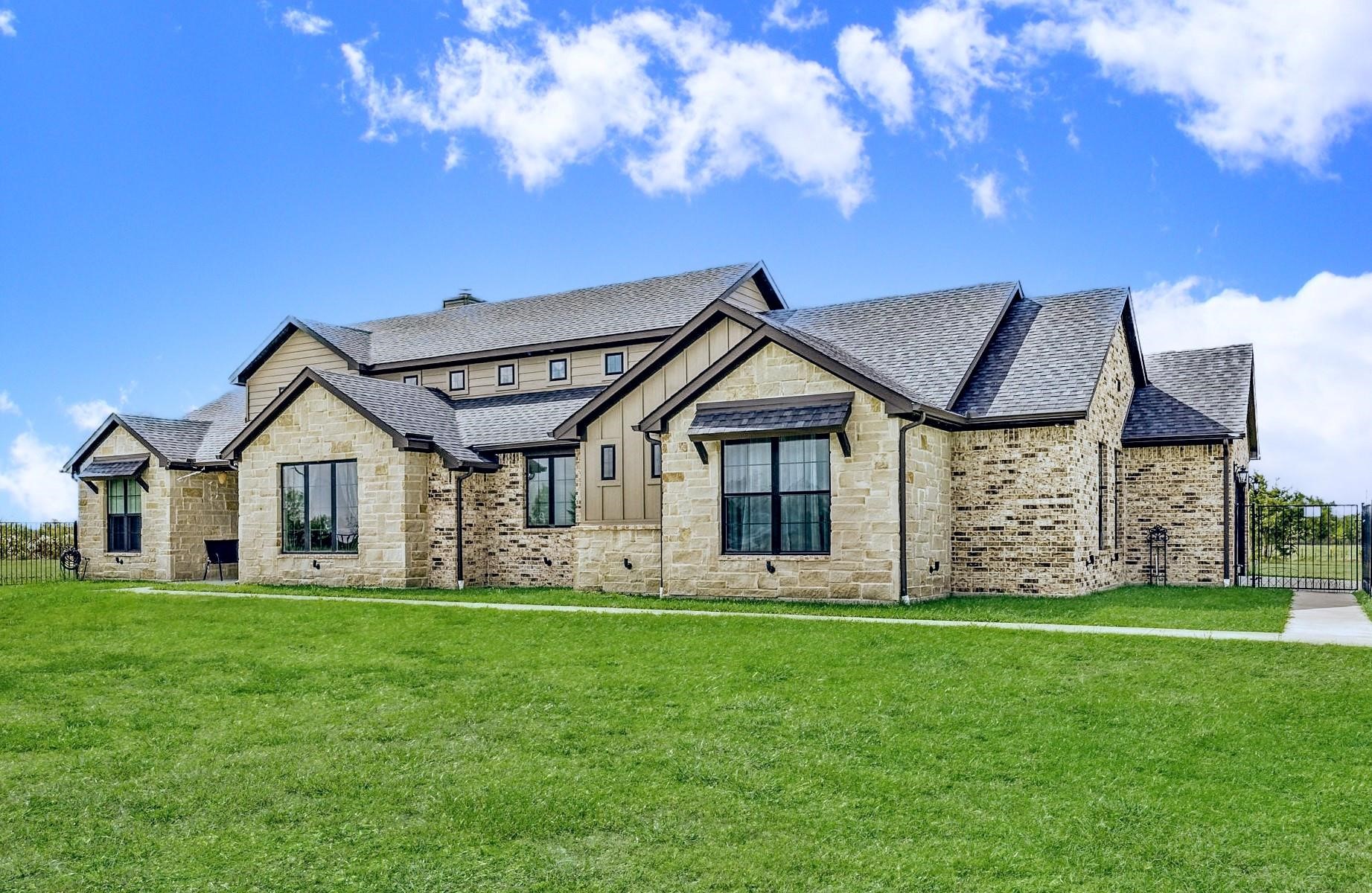 737 Sabine Creek Road