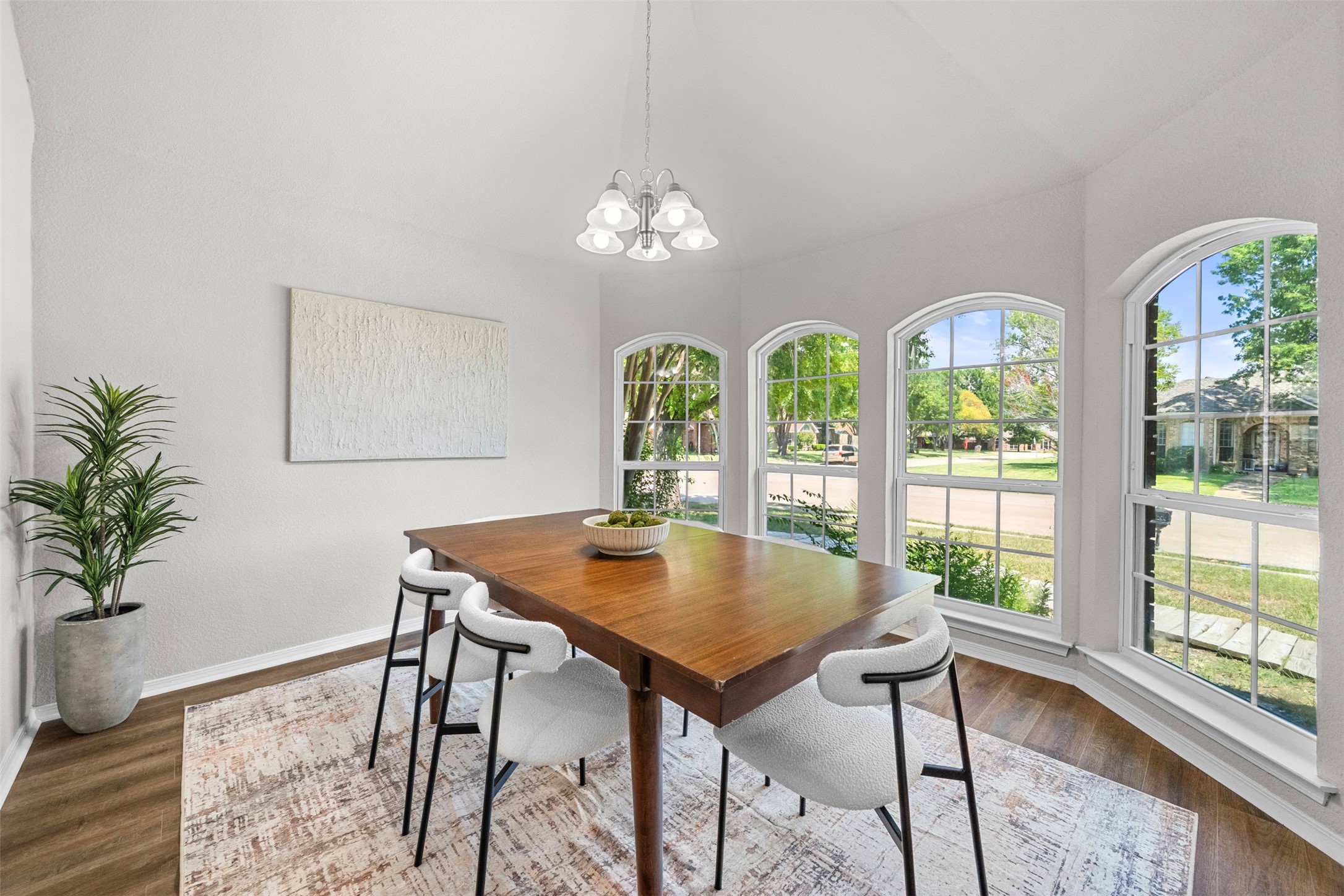 515 N Winding Oaks Drive