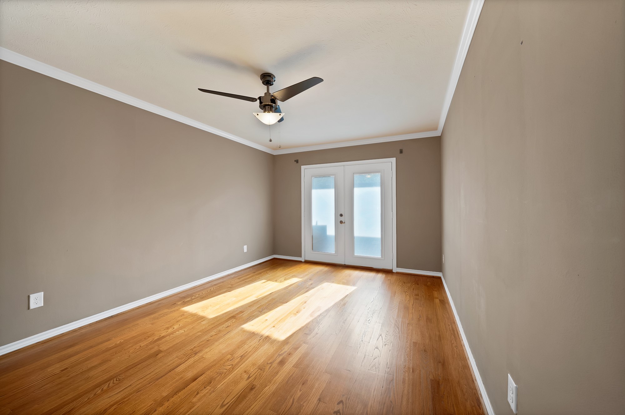 2835 W Colorado Boulevard