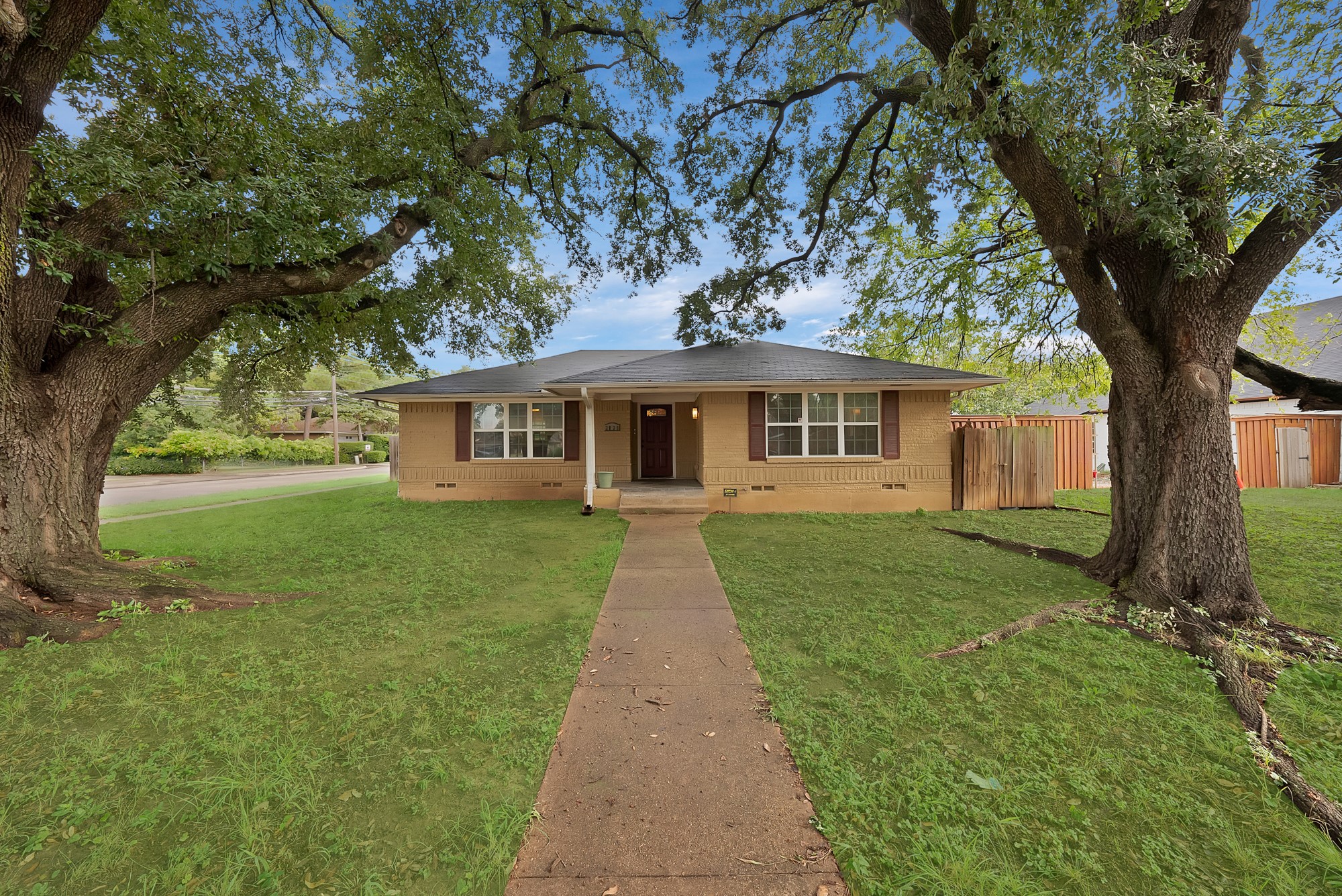 2835 W Colorado Boulevard