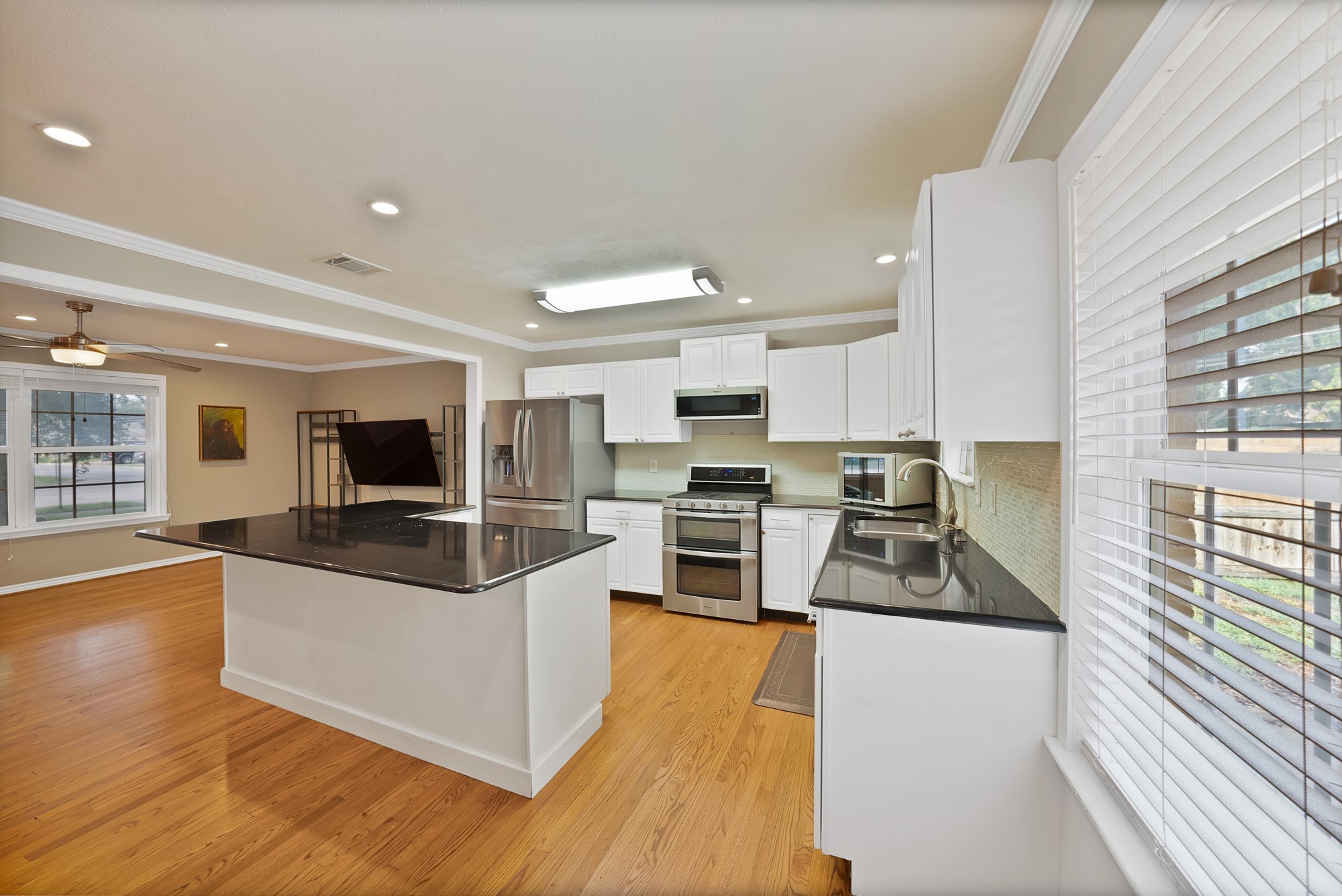 2835 W Colorado Boulevard