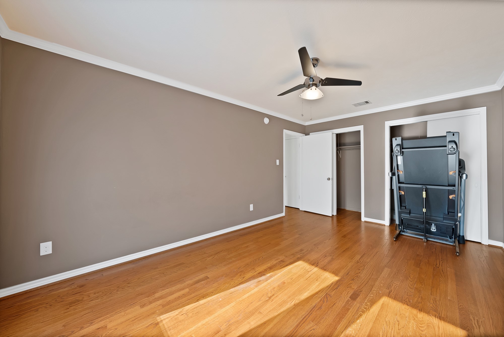 2835 W Colorado Boulevard