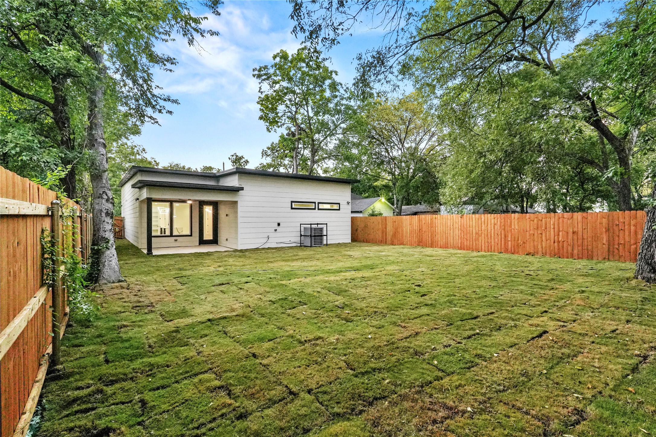 2626 Southland Street