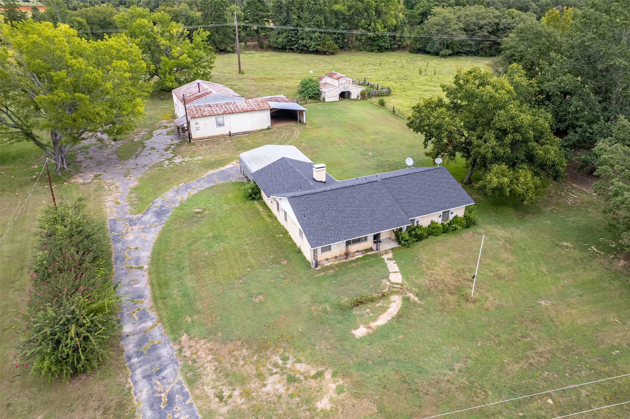 3015 E US Highway 80