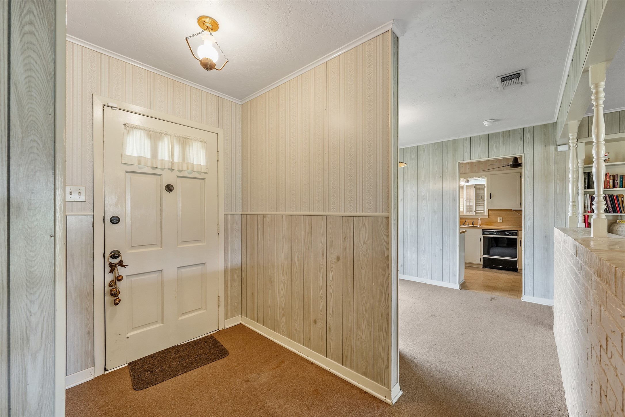 3015 E US Highway 80