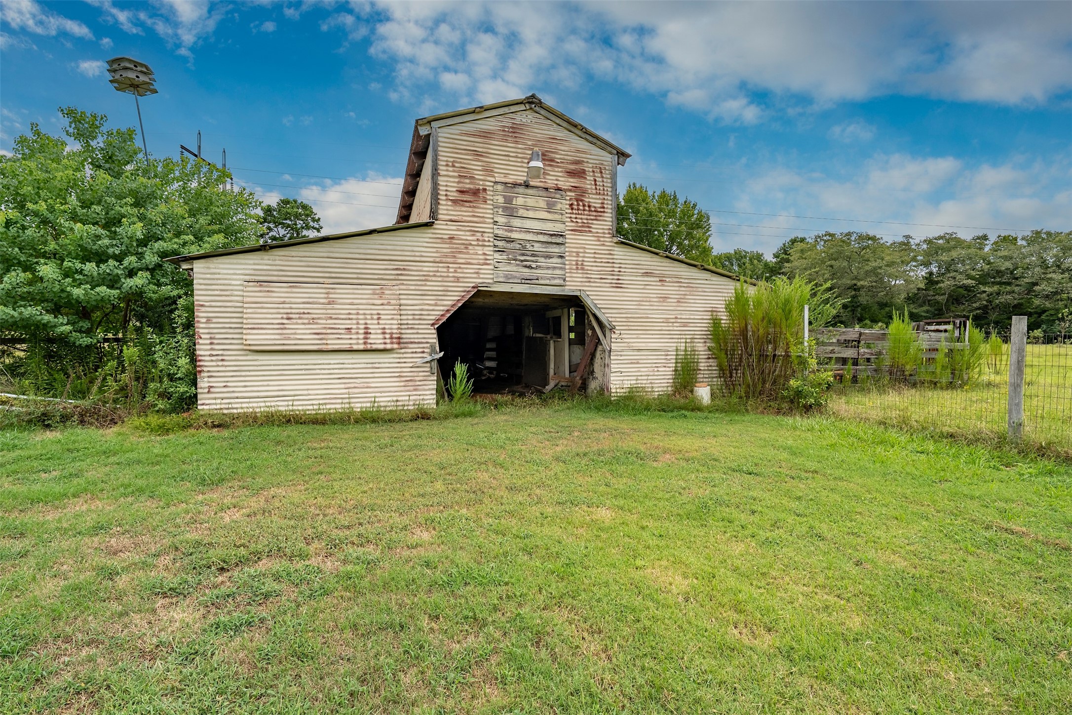 3015 E US Highway 80