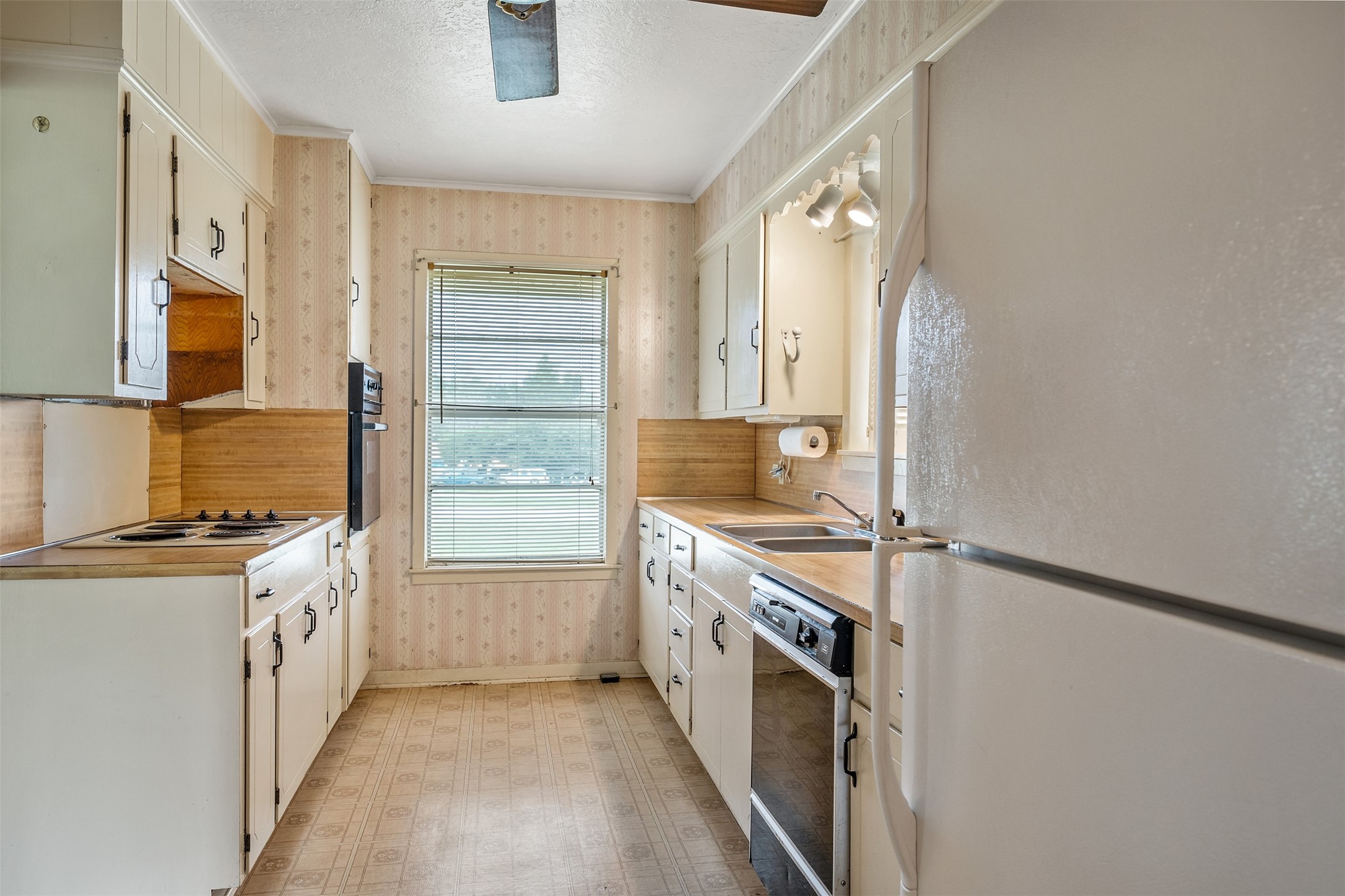 3015 E US Highway 80