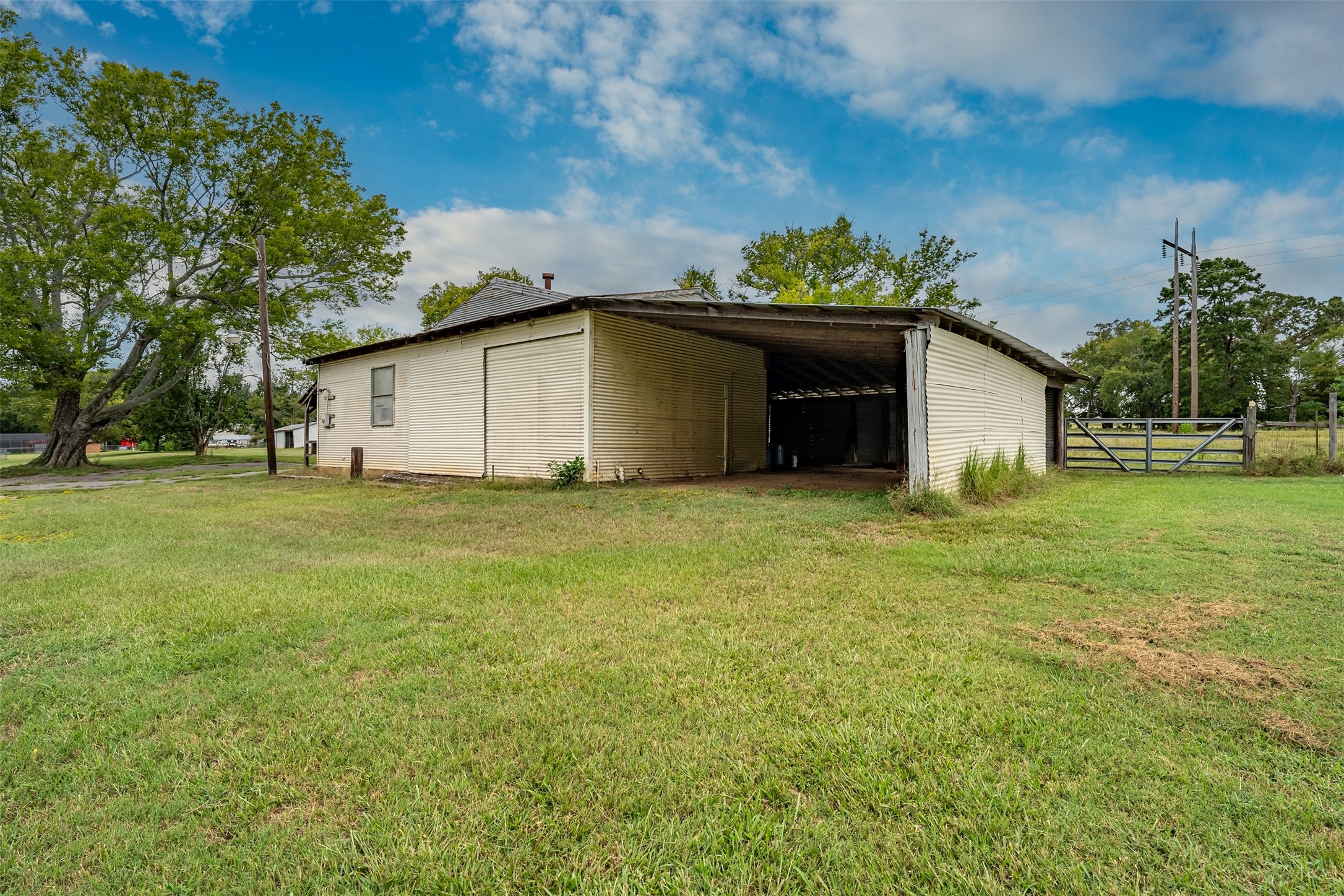 3015 E US Highway 80