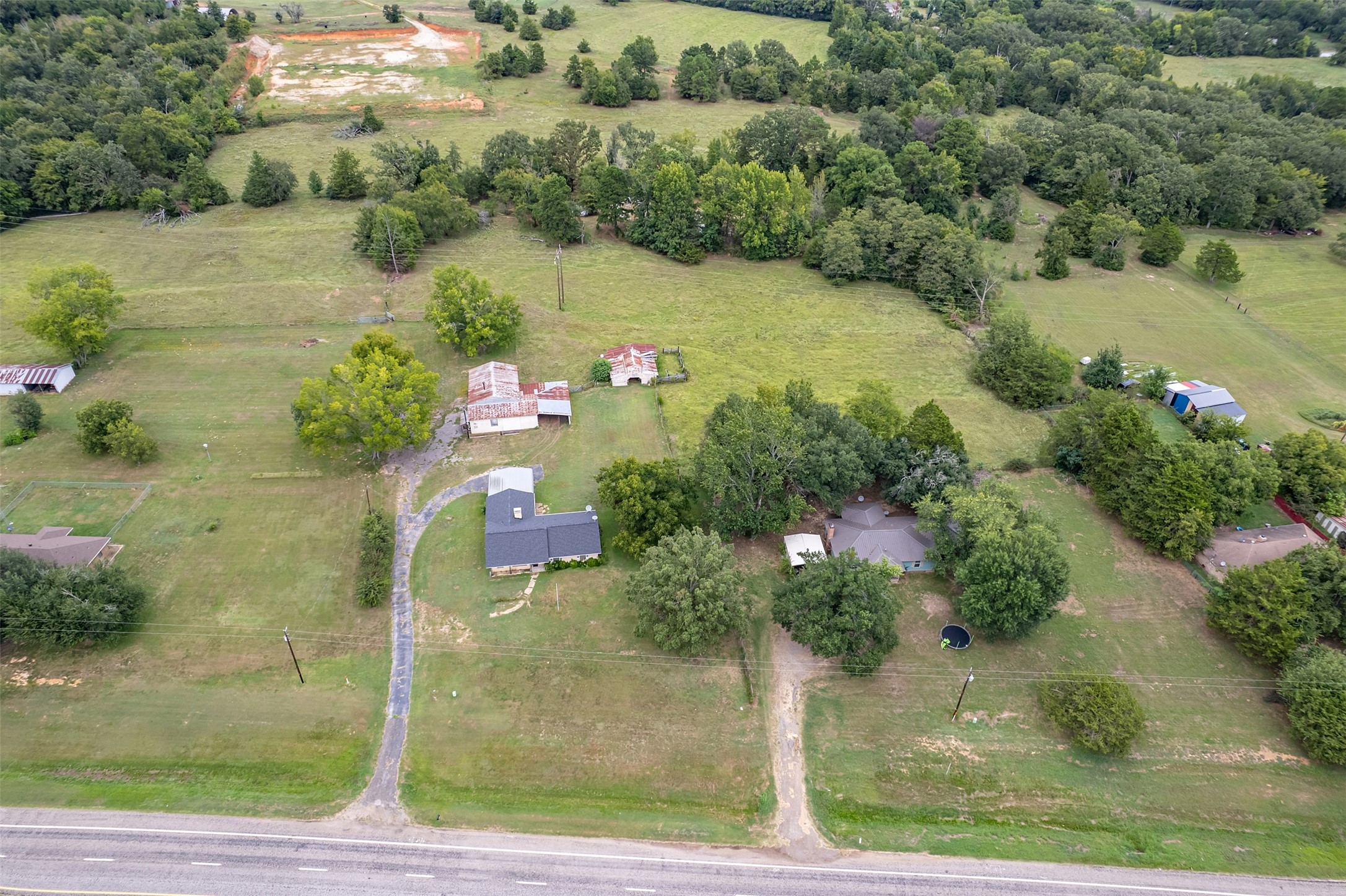 3015 E US Highway 80