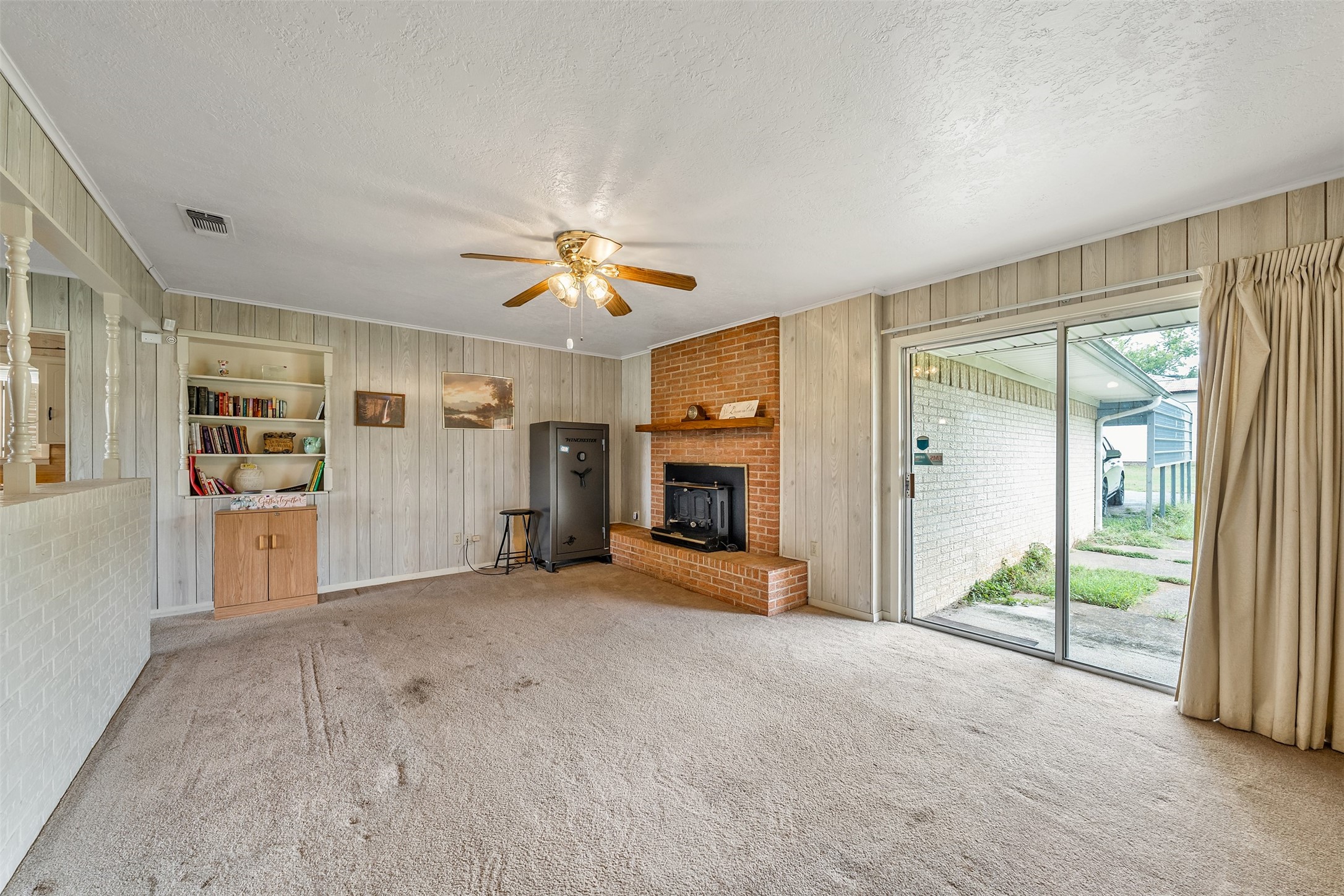 3015 E US Highway 80