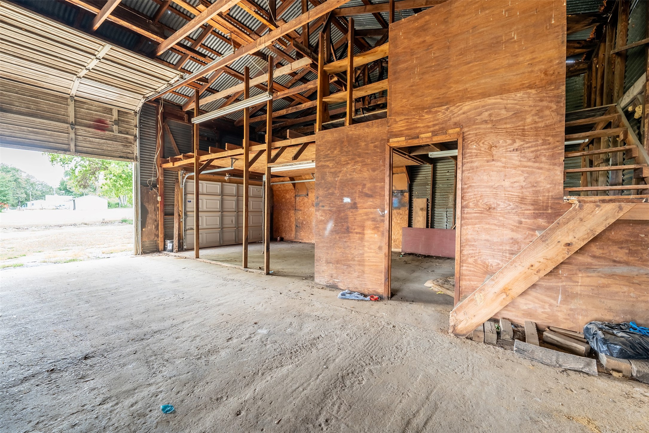 3015 E US Highway 80