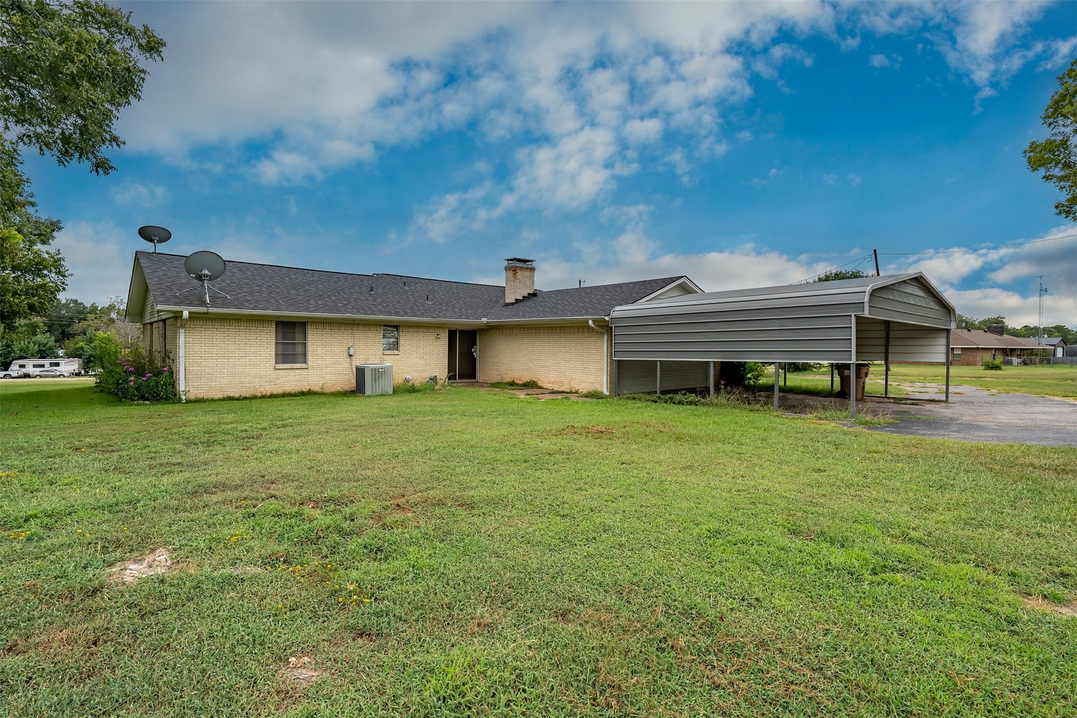 3015 E US Highway 80